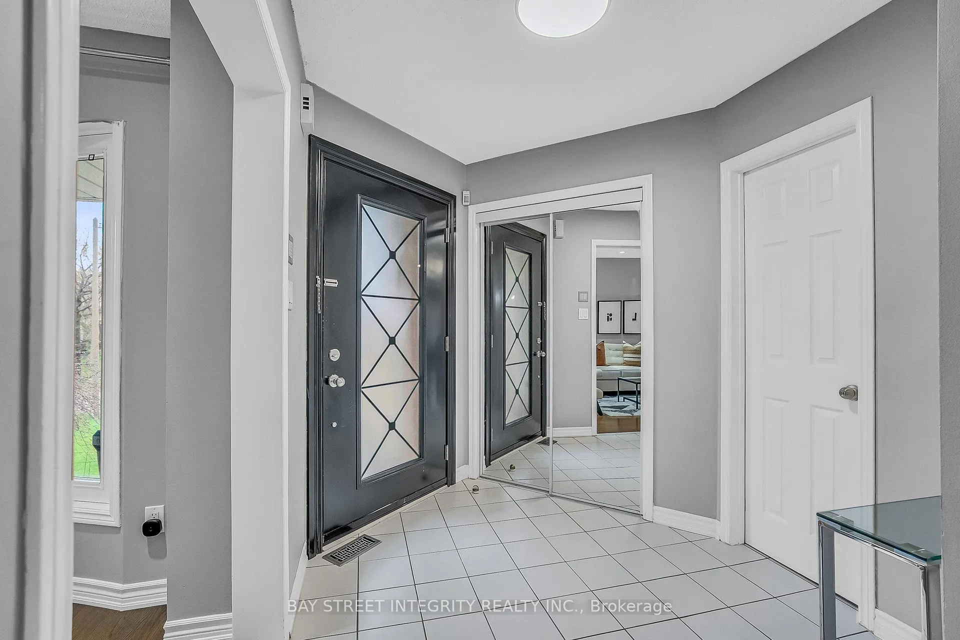Photo 4 of 354 Waterside Crescent, Vaughan, Maple — HOMEH