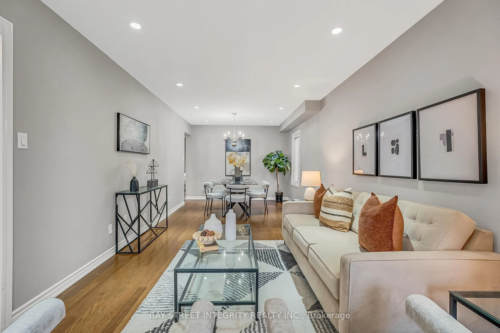 Photo 8 of 354 Waterside Crescent, Vaughan, Maple — HOMEH