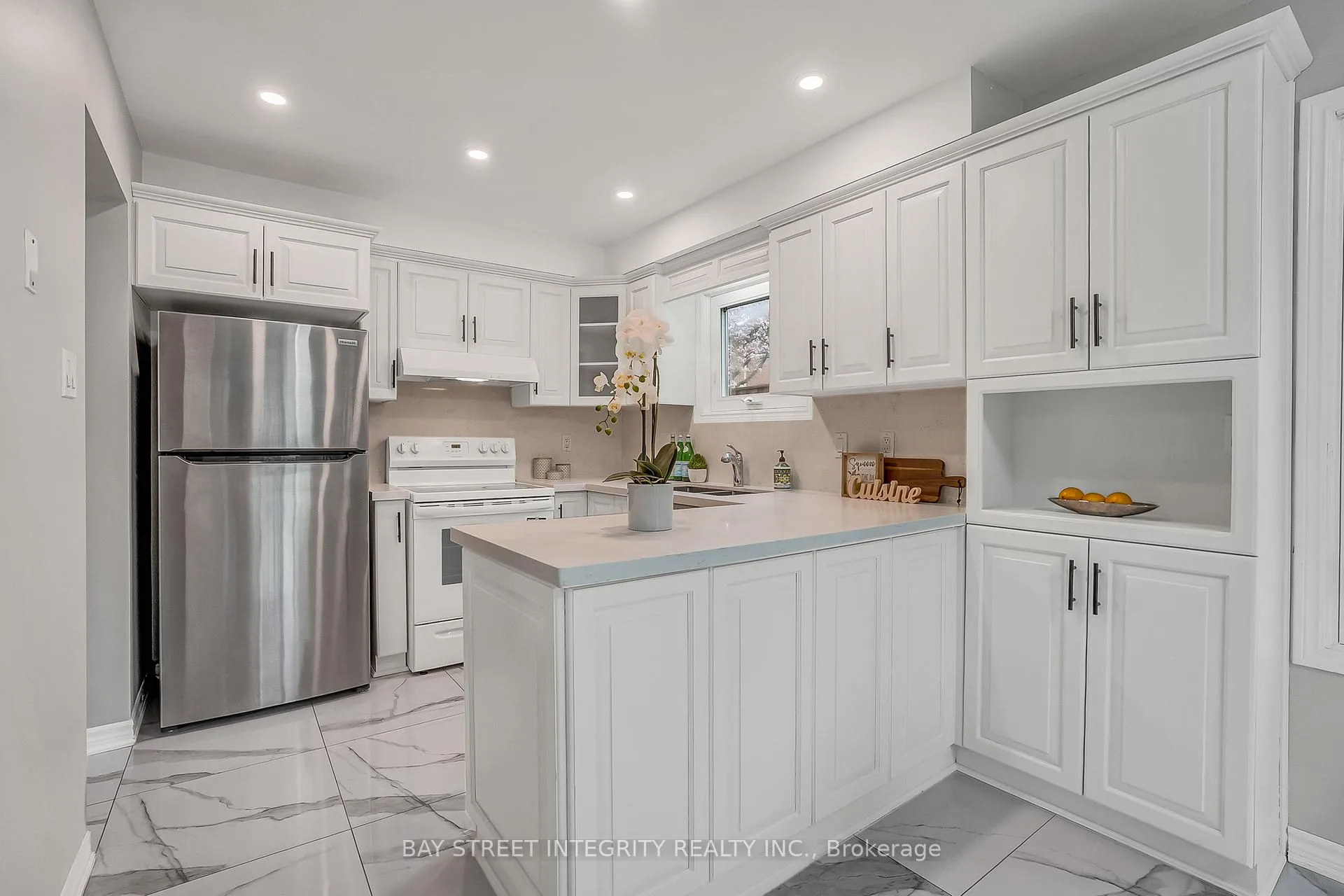 Photo 17 of 354 Waterside Crescent, Vaughan, Maple — HOMEH
