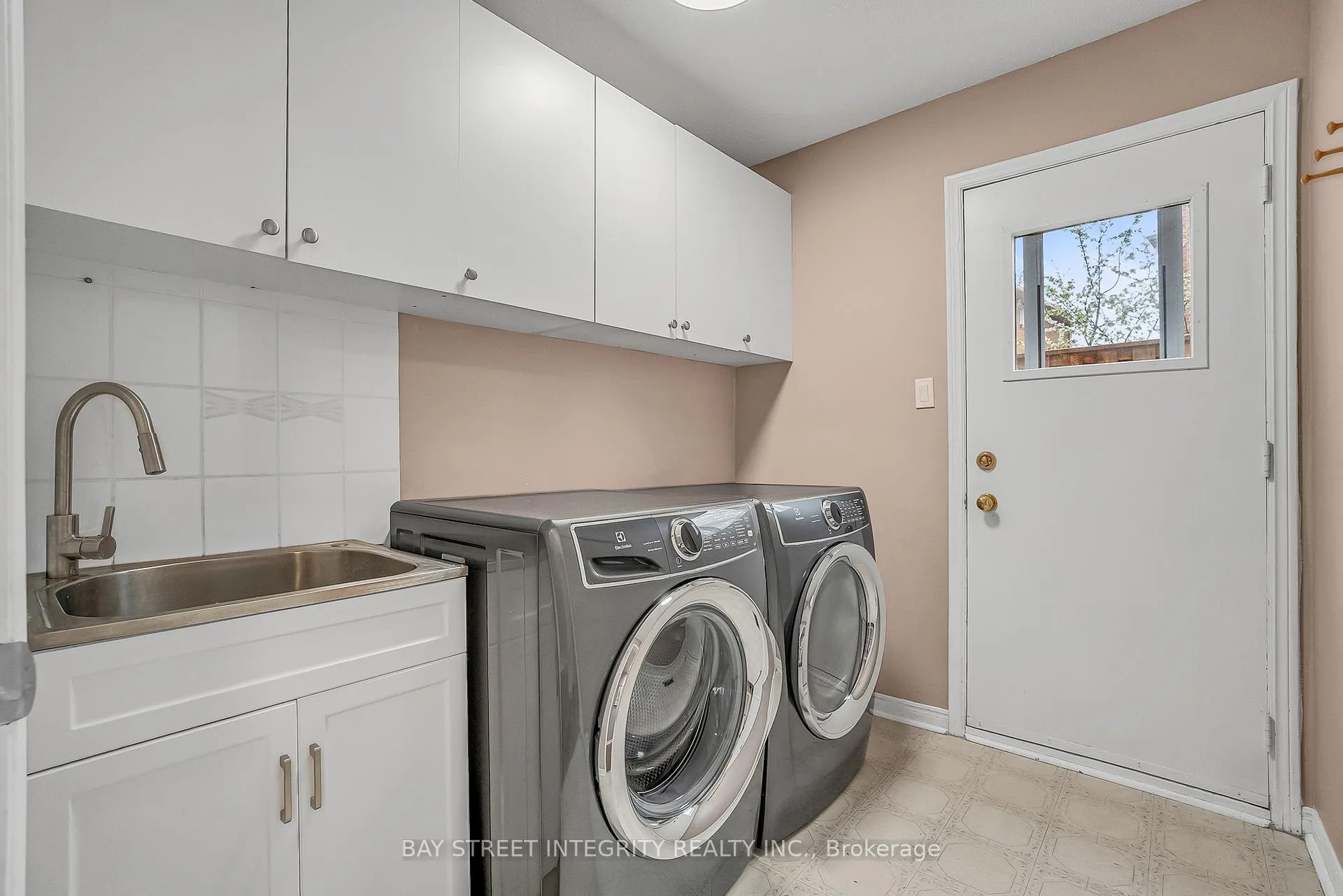 Photo 18 of 354 Waterside Crescent, Vaughan, Maple — HOMEH