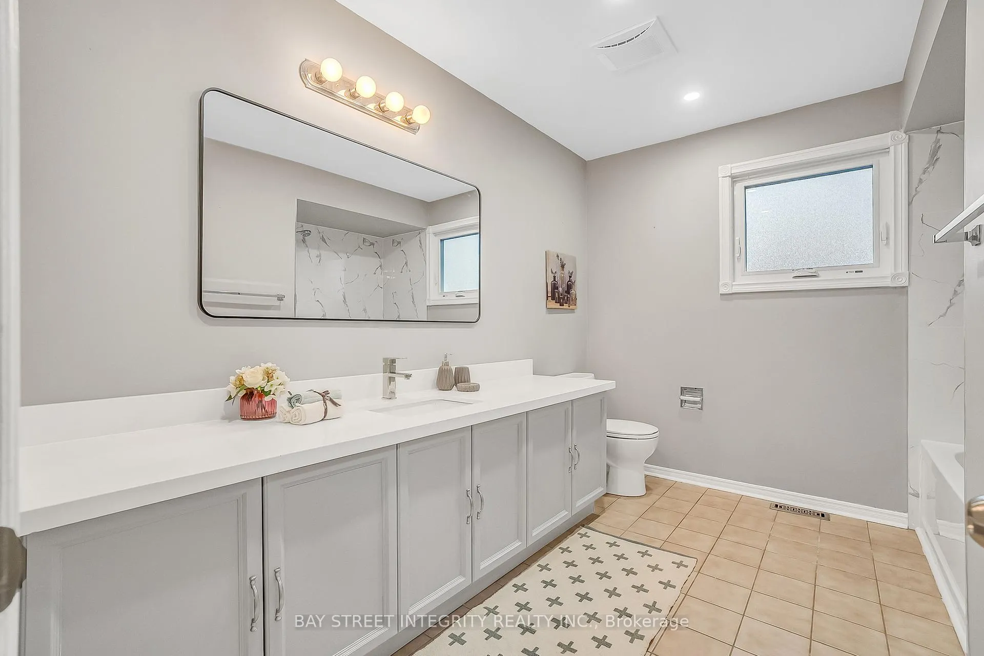 Photo 24 of 354 Waterside Crescent, Vaughan, Maple — HOMEH