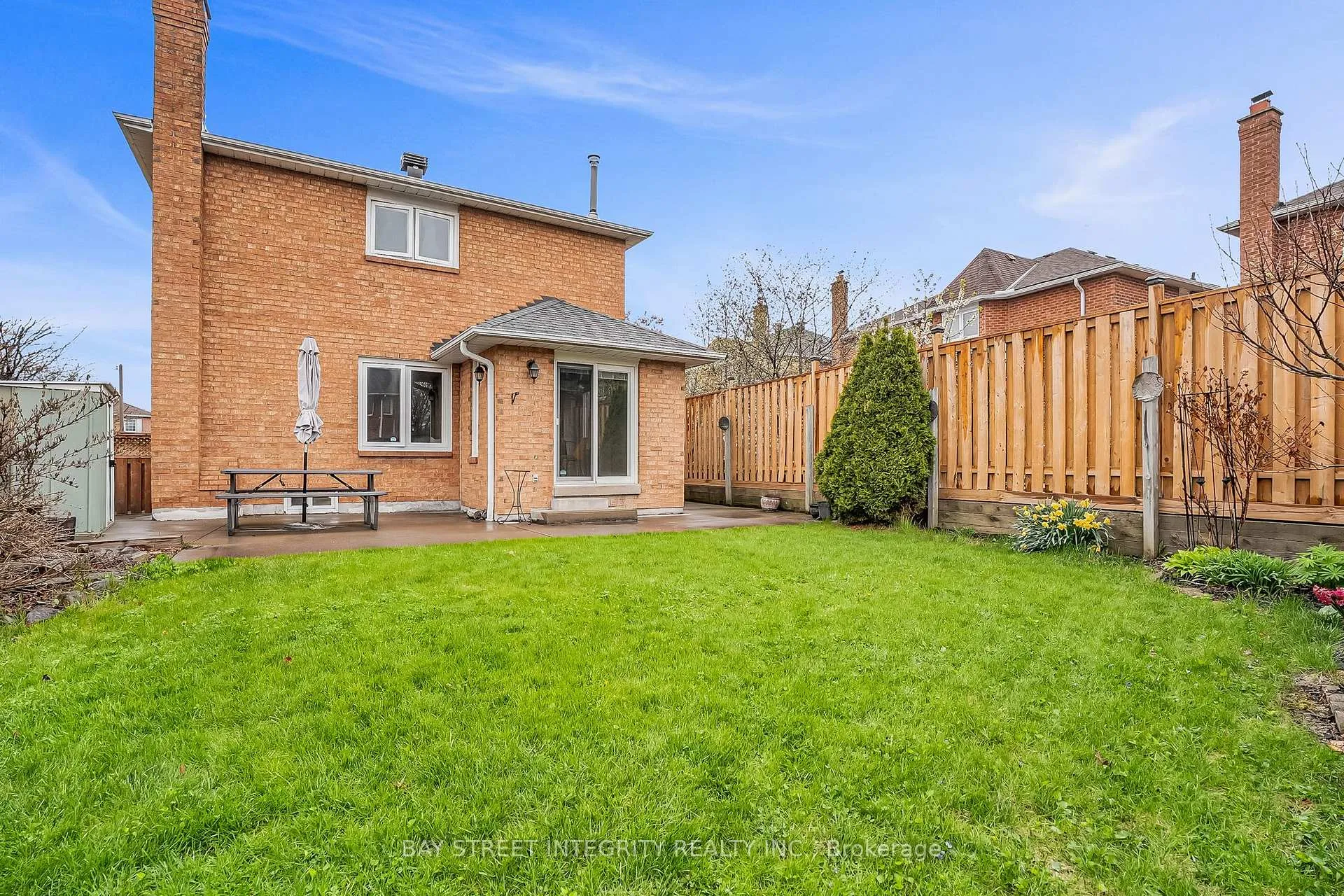 Photo 36 of 354 Waterside Crescent, Vaughan, Maple — HOMEH