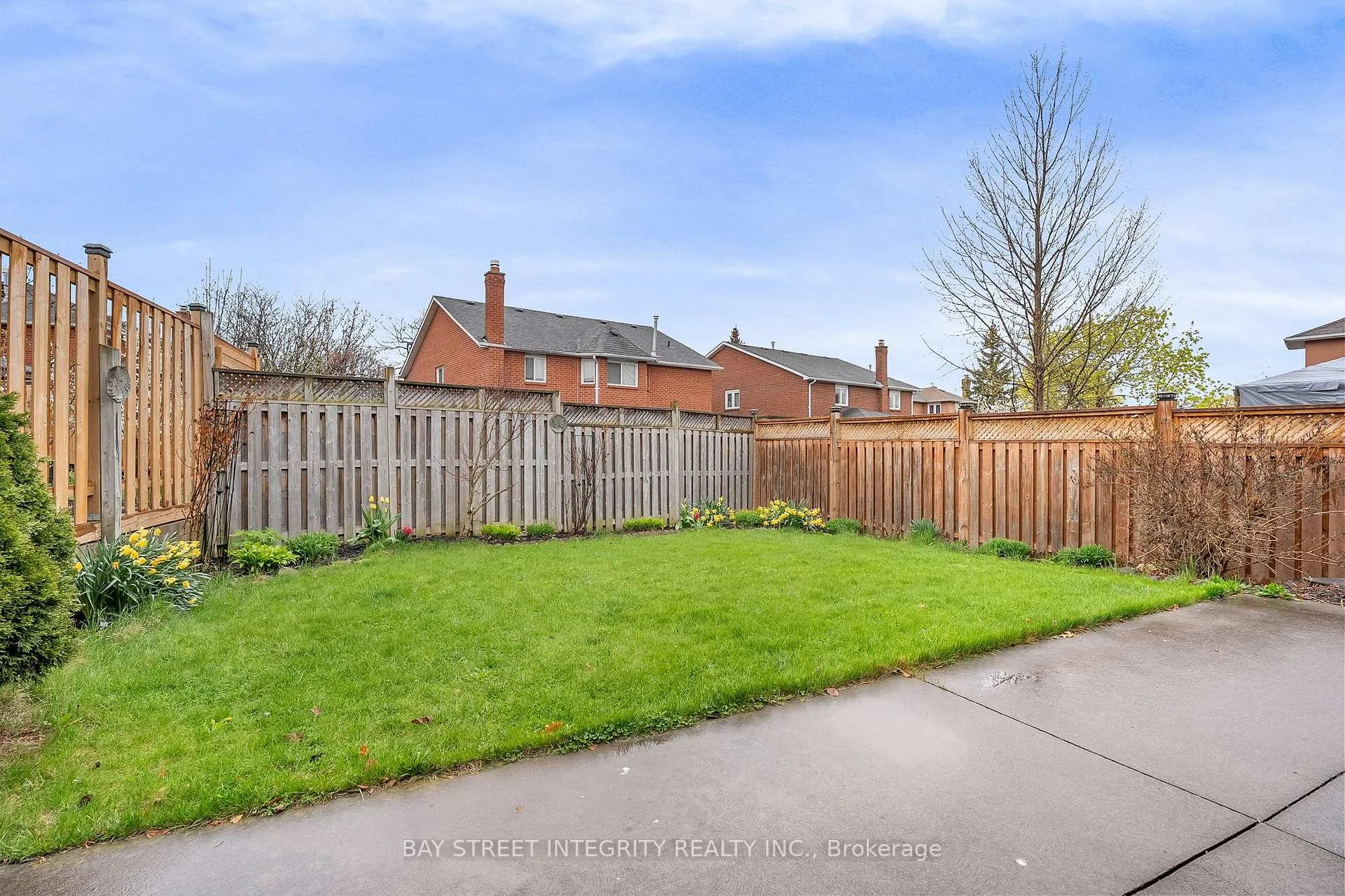 Photo 37 of 354 Waterside Crescent, Vaughan, Maple — HOMEH