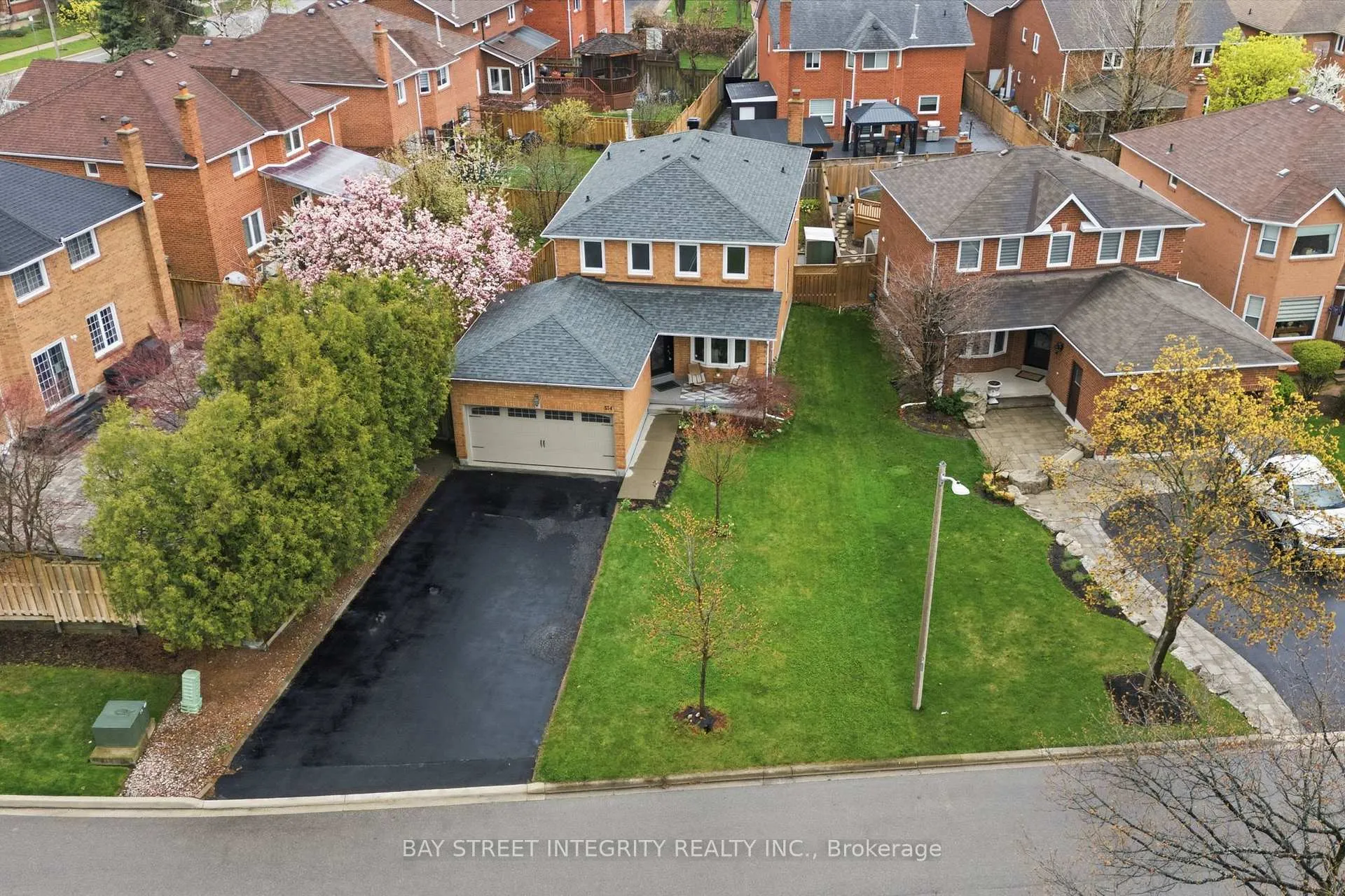 Photo 38 of 354 Waterside Crescent, Vaughan, Maple — HOMEH