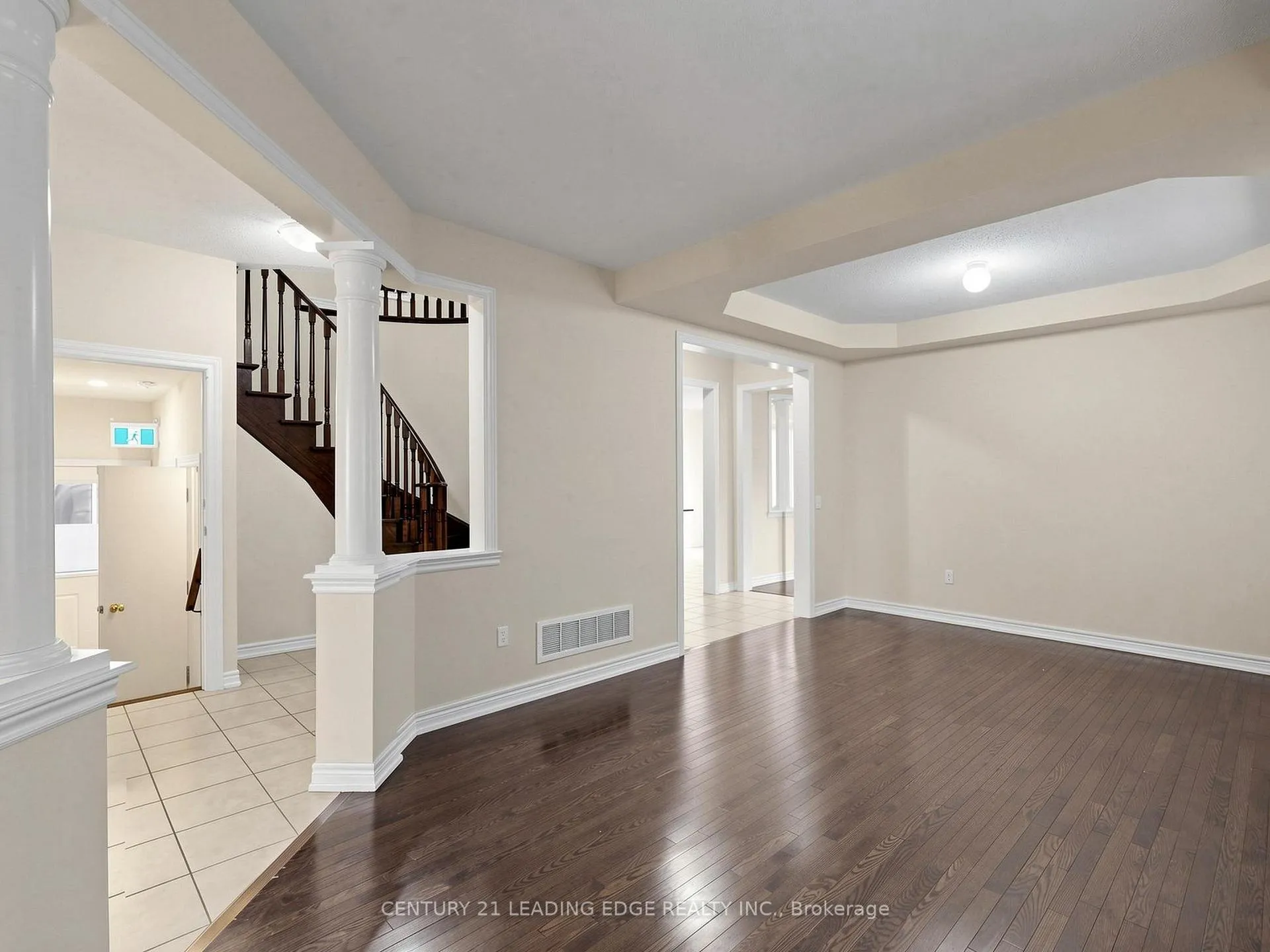 Photo 3 of 51 Drummondville Drive, Brampton, Bram East — HOMEH