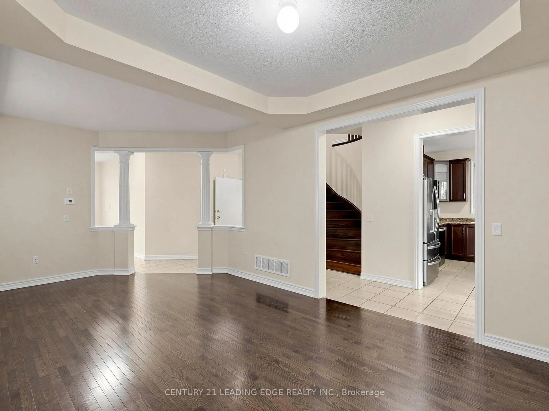 Photo 4 of 51 Drummondville Drive, Brampton, Bram East — HOMEH