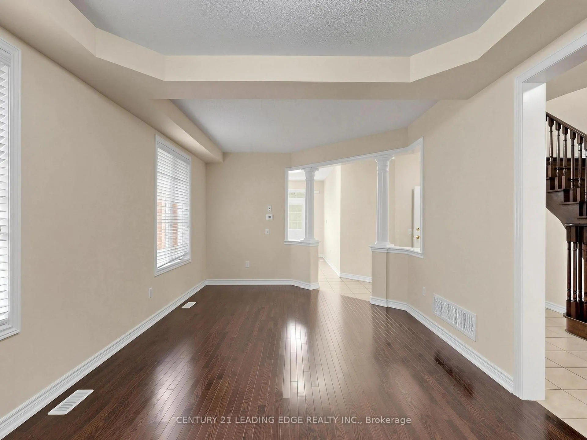 Photo 5 of 51 Drummondville Drive, Brampton, Bram East — HOMEH