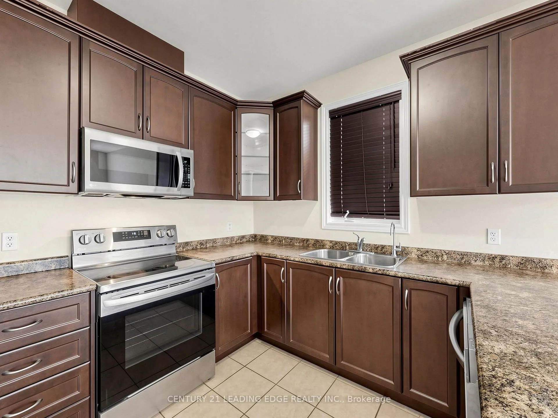 Photo 10 of 51 Drummondville Drive, Brampton, Bram East — HOMEH