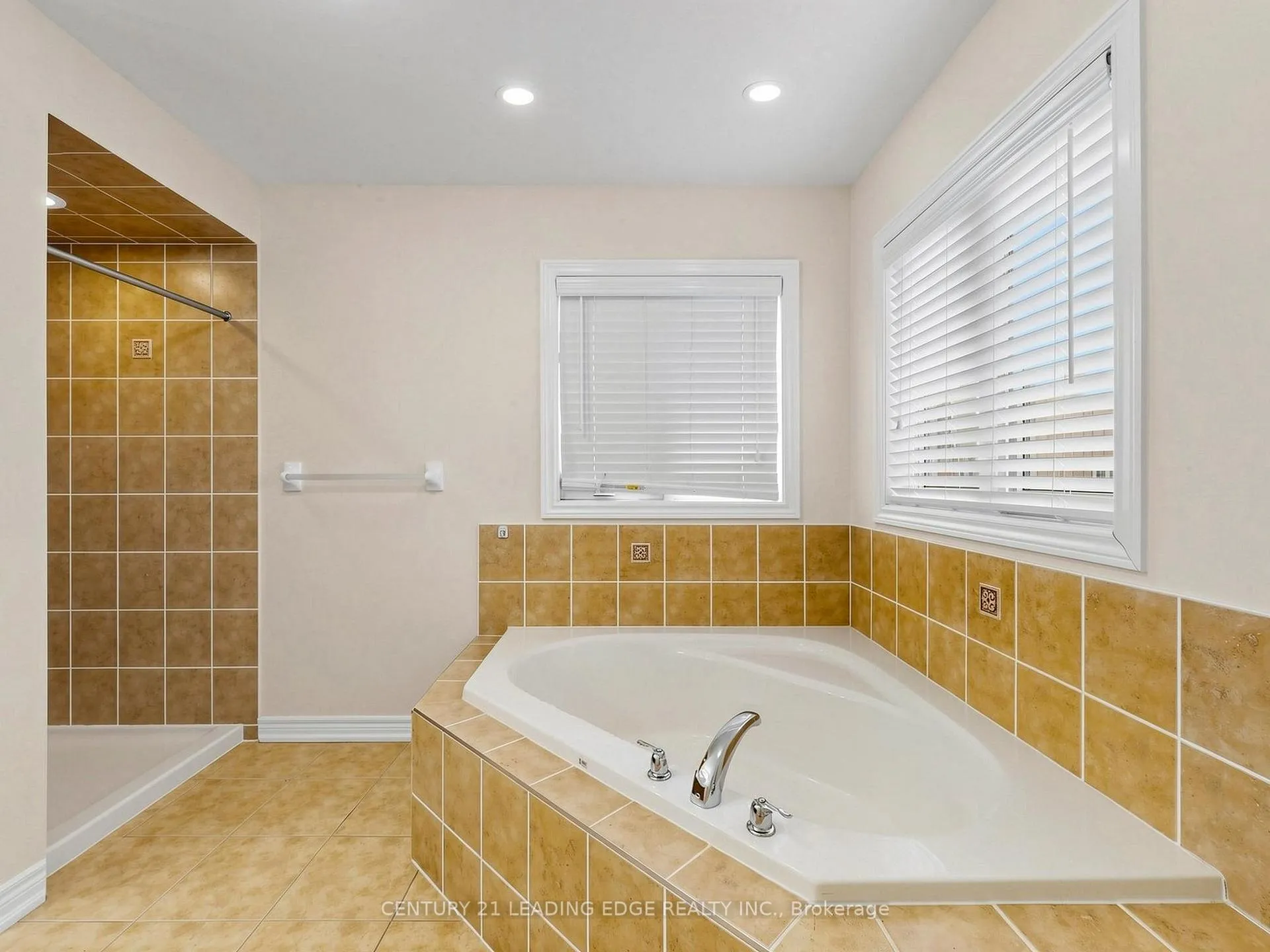 Photo 24 of 51 Drummondville Drive, Brampton, Bram East — HOMEH