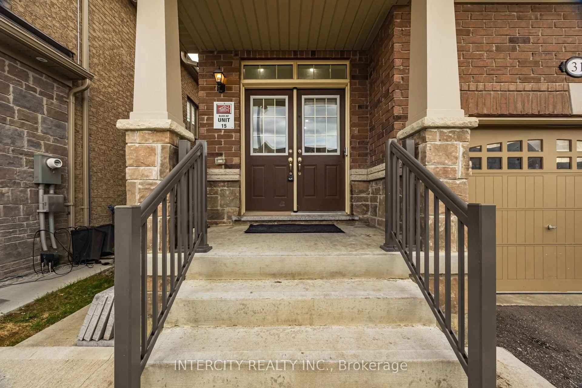 Photo 3 of 31 Matterhorn Road, Brampton, Northwest Brampton — HOMEH