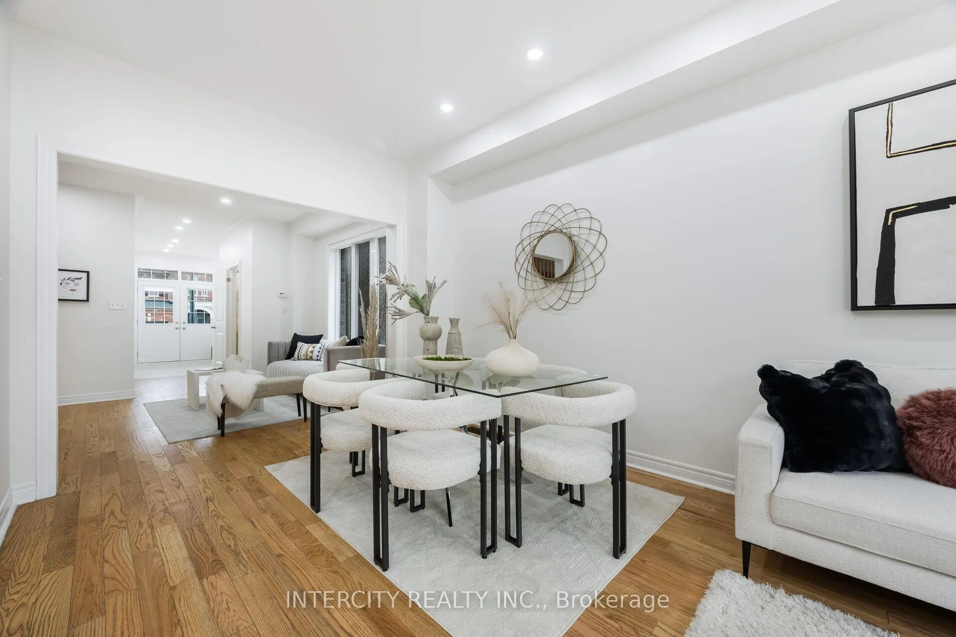 Photo 12 of 31 Matterhorn Road, Brampton, Northwest Brampton — HOMEH