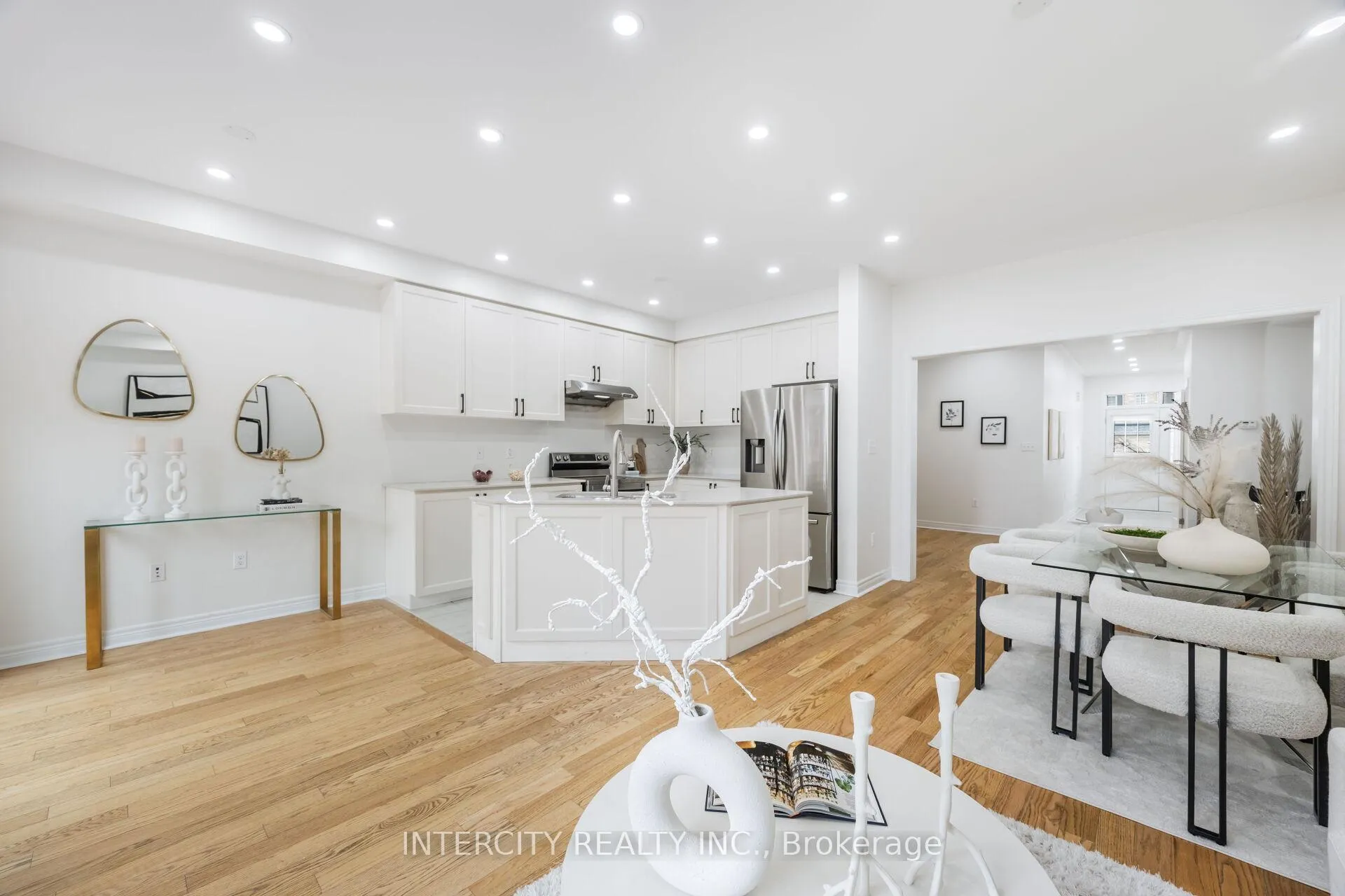 Photo 13 of 31 Matterhorn Road, Brampton, Northwest Brampton — HOMEH