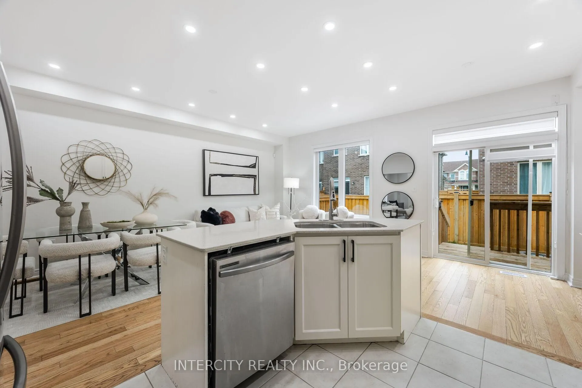 Photo 17 of 31 Matterhorn Road, Brampton, Northwest Brampton — HOMEH