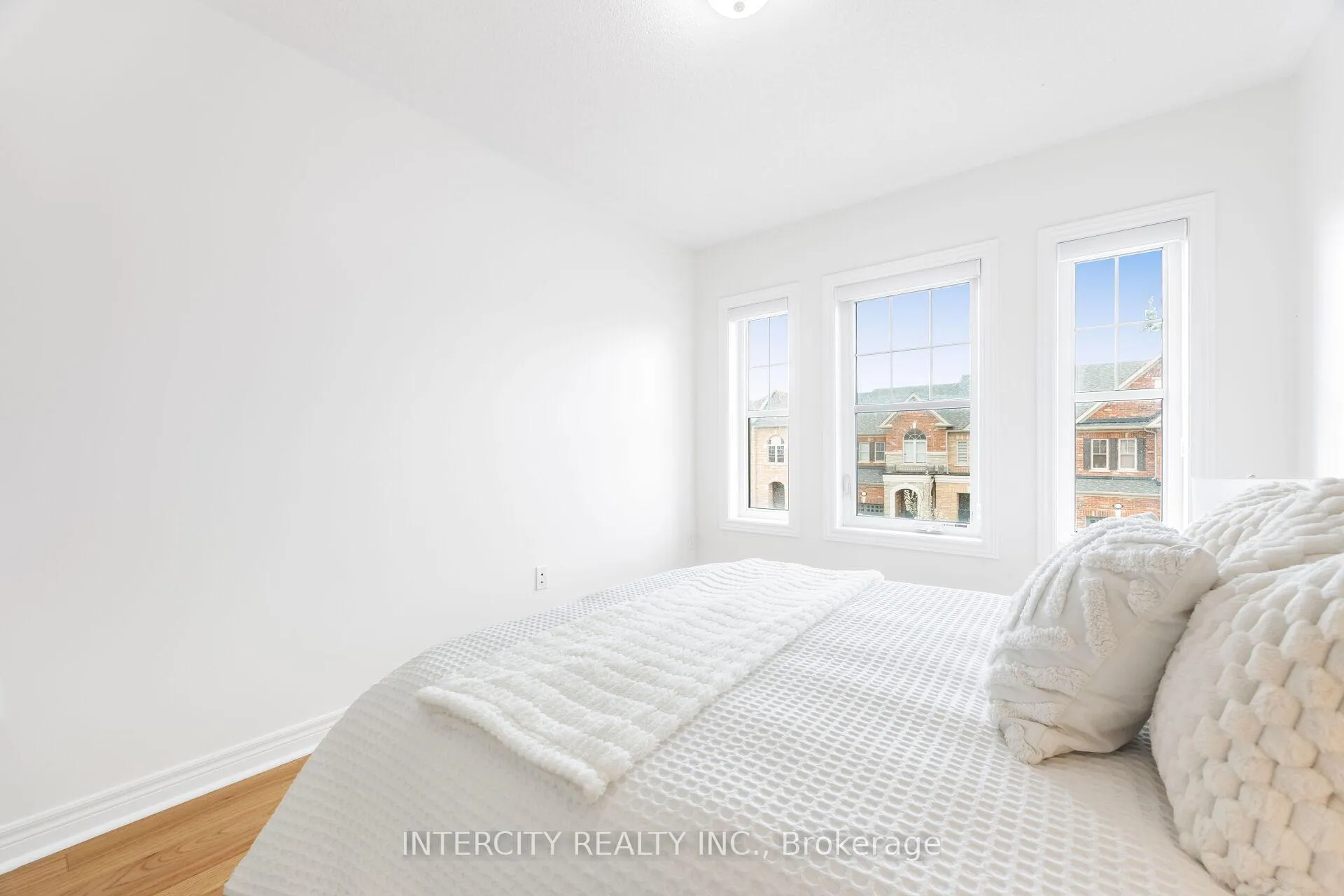 Photo 33 of 31 Matterhorn Road, Brampton, Northwest Brampton — HOMEH