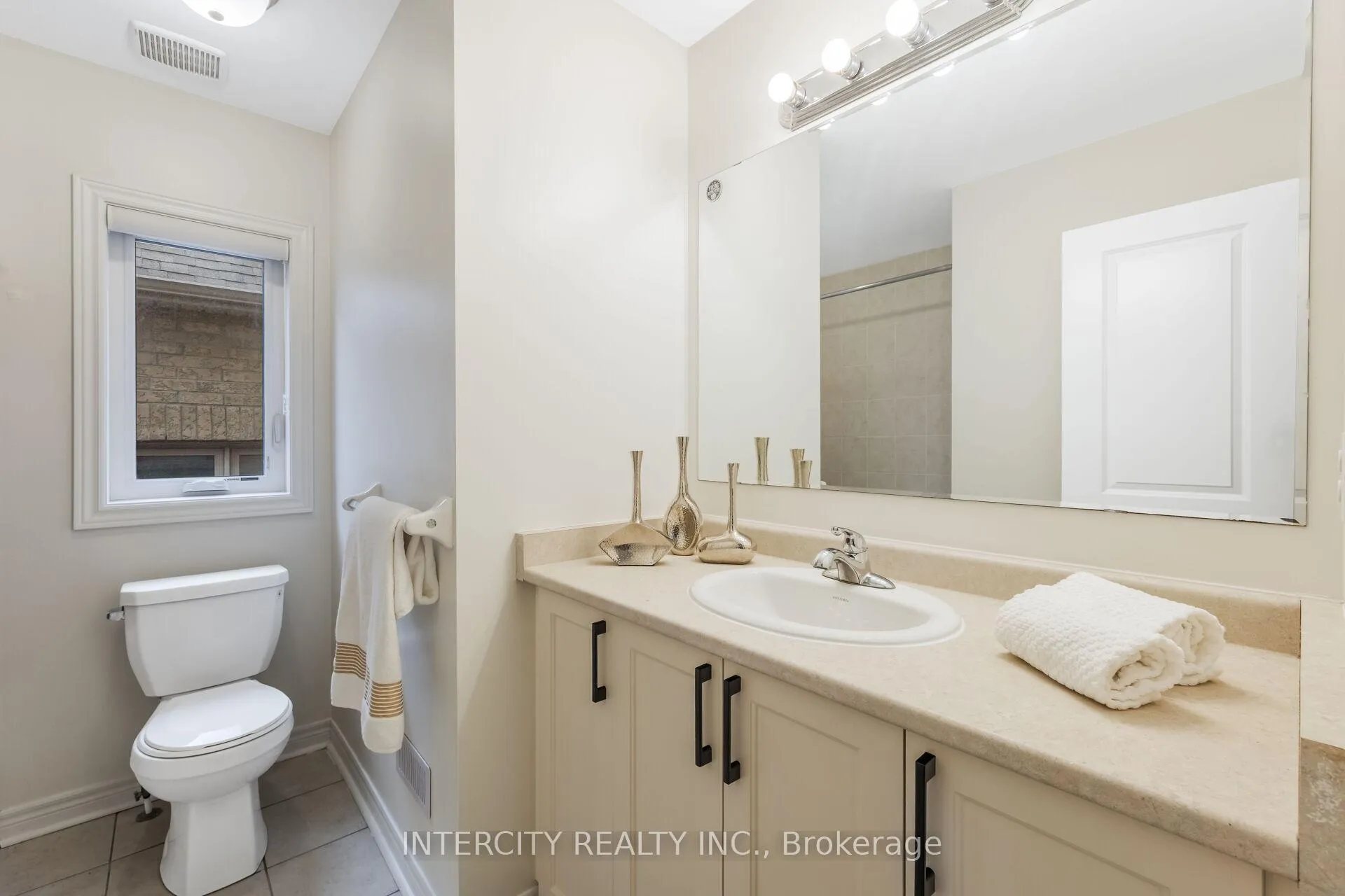 Photo 36 of 31 Matterhorn Road, Brampton, Northwest Brampton — HOMEH