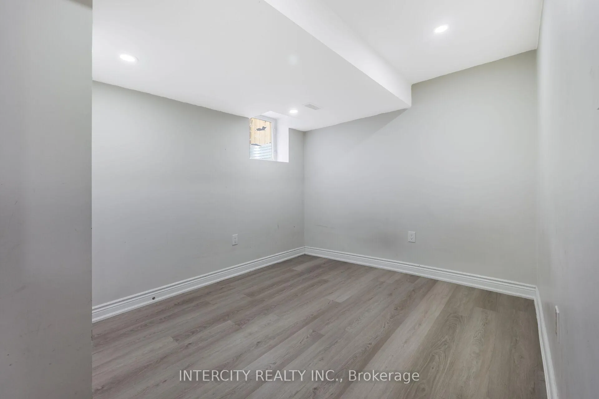 Photo 45 of 31 Matterhorn Road, Brampton, Northwest Brampton — HOMEH
