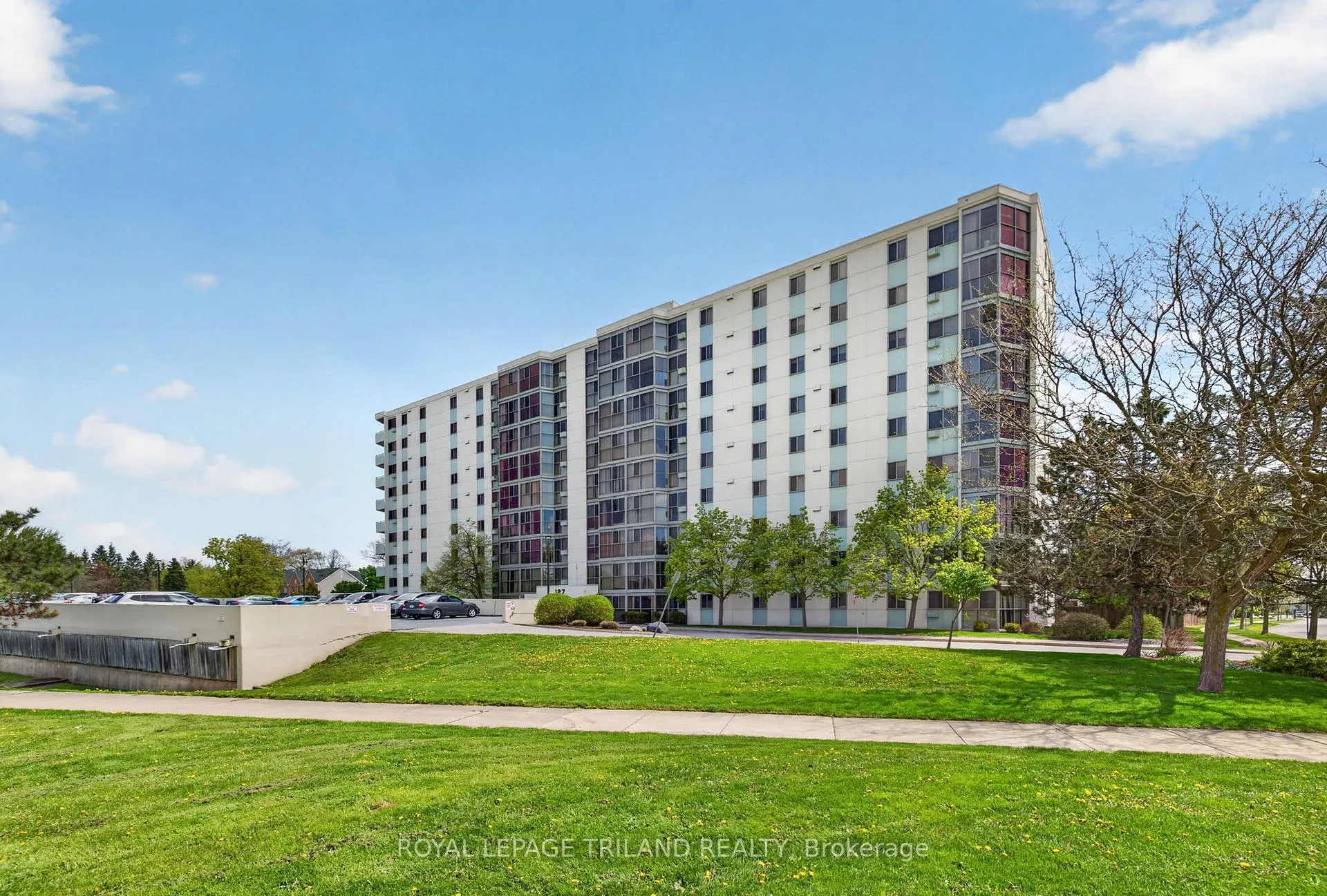 Photo 3 of Unit 810, 127 Belmont Drive, London, South O — HOMEH