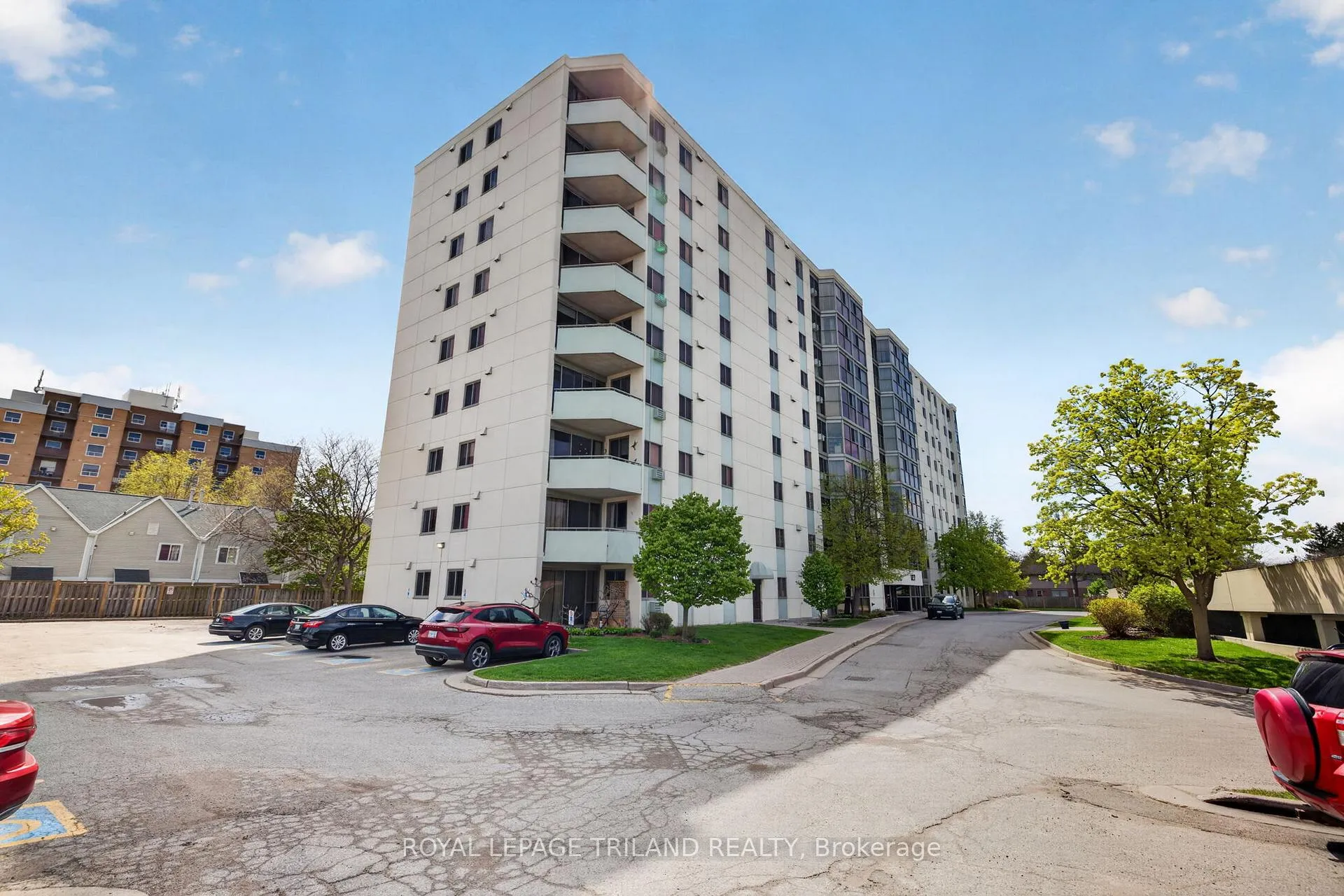 Photo 4 of Unit 810, 127 Belmont Drive, London, South O — HOMEH