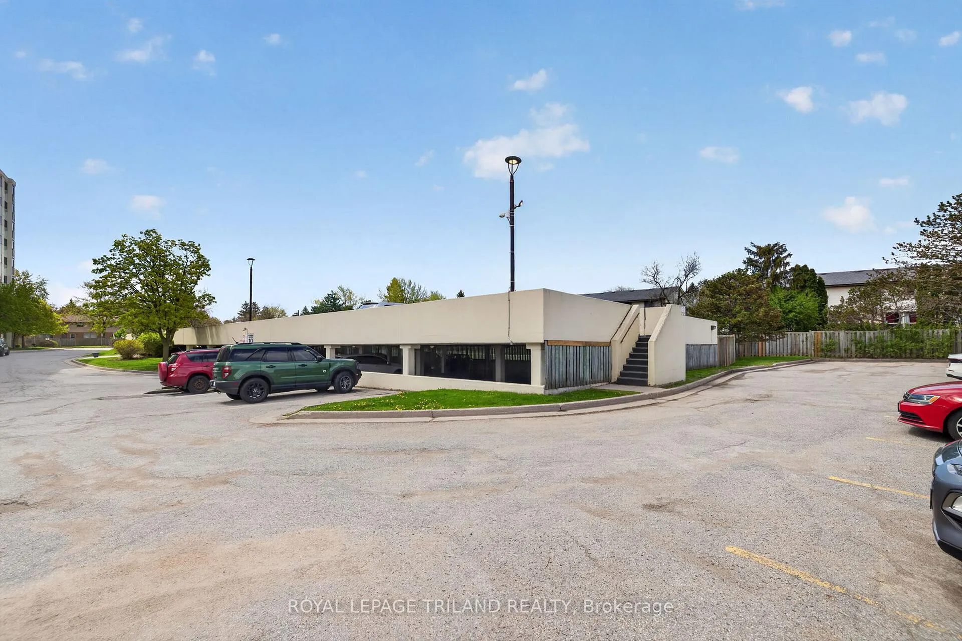 Photo 5 of Unit 810, 127 Belmont Drive, London, South O — HOMEH