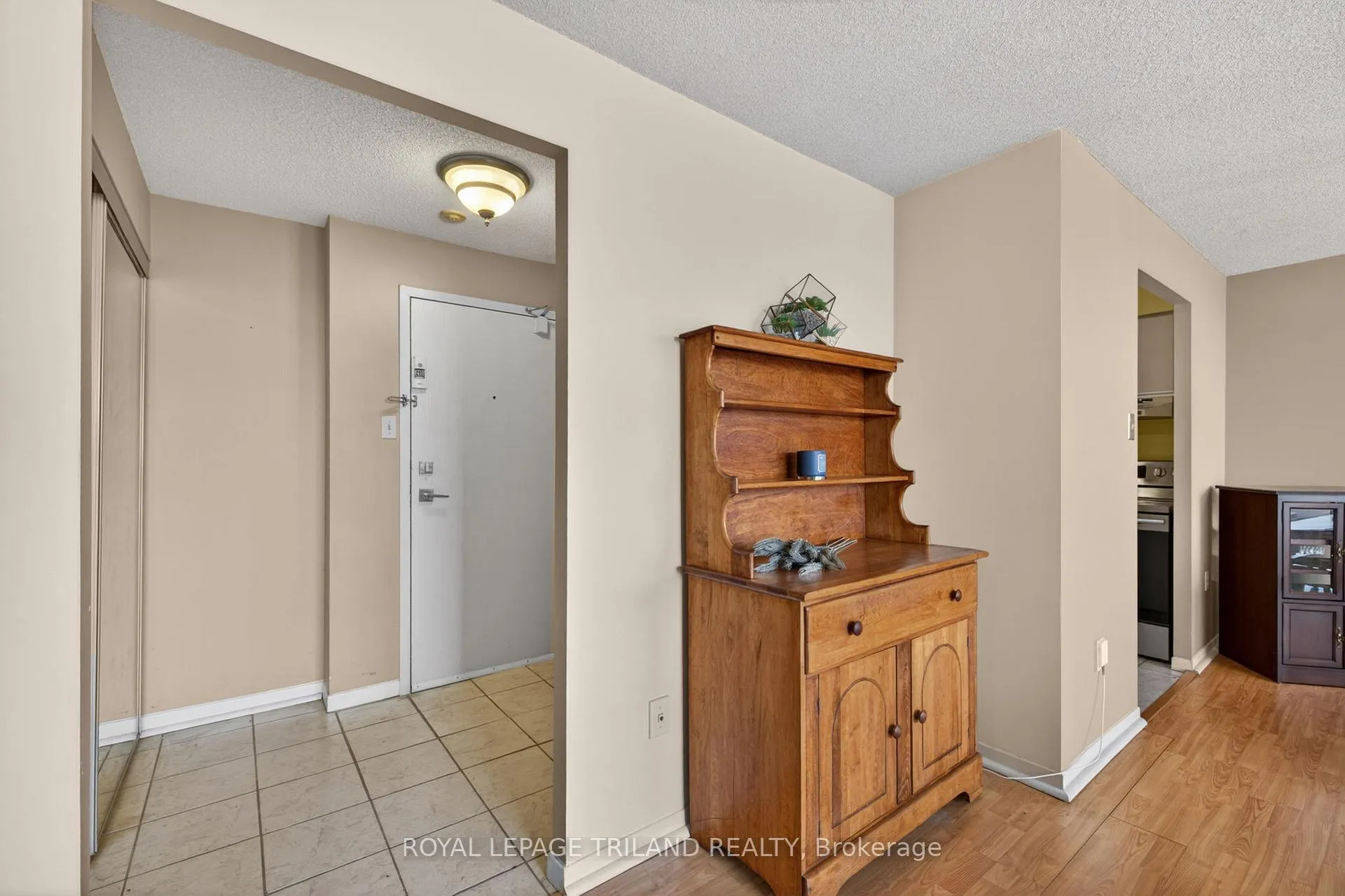Photo 12 of Unit 810, 127 Belmont Drive, London, South O — HOMEH