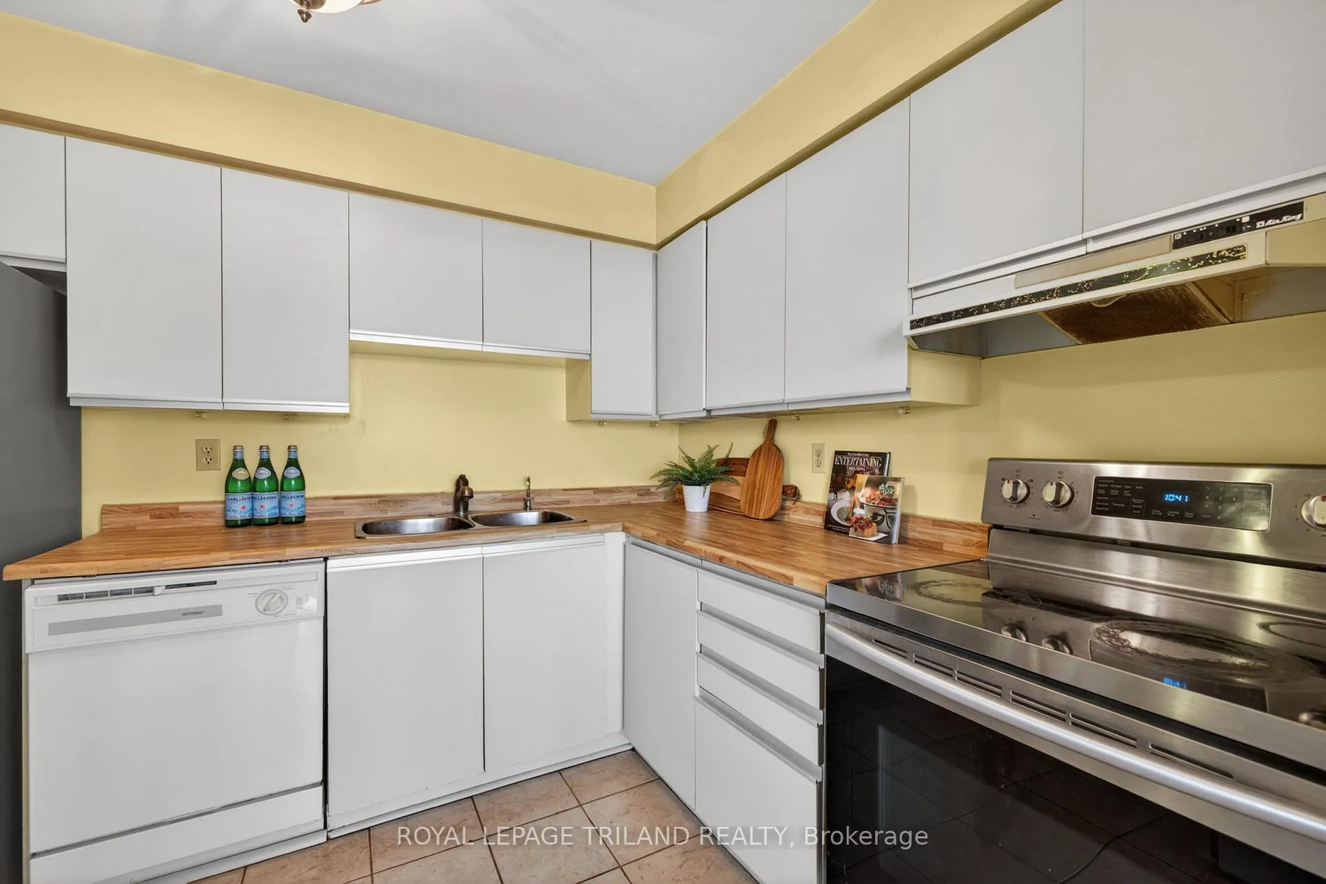 Photo 18 of Unit 810, 127 Belmont Drive, London, South O — HOMEH