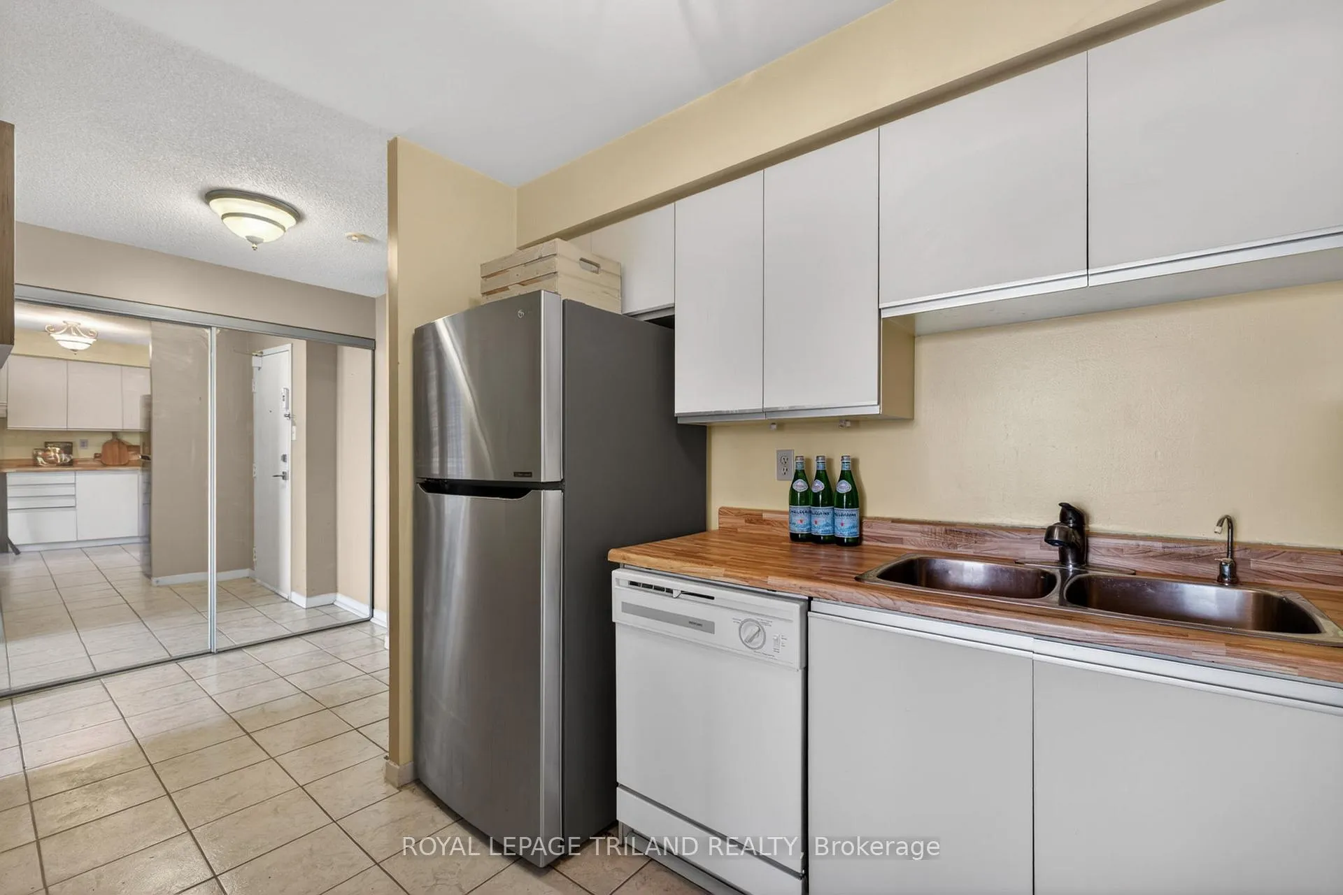 Photo 21 of Unit 810, 127 Belmont Drive, London, South O — HOMEH
