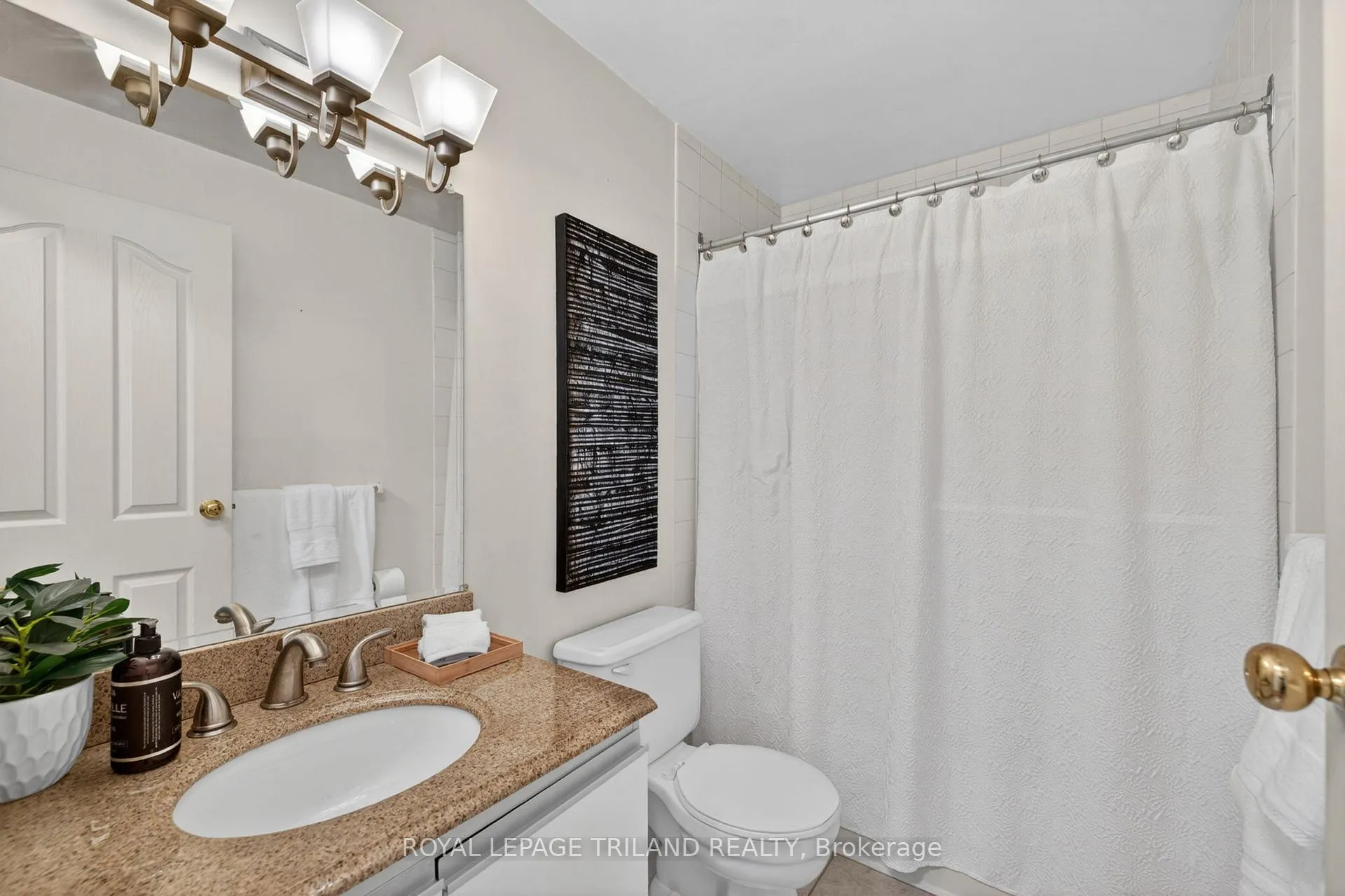 Photo 26 of Unit 810, 127 Belmont Drive, London, South O — HOMEH