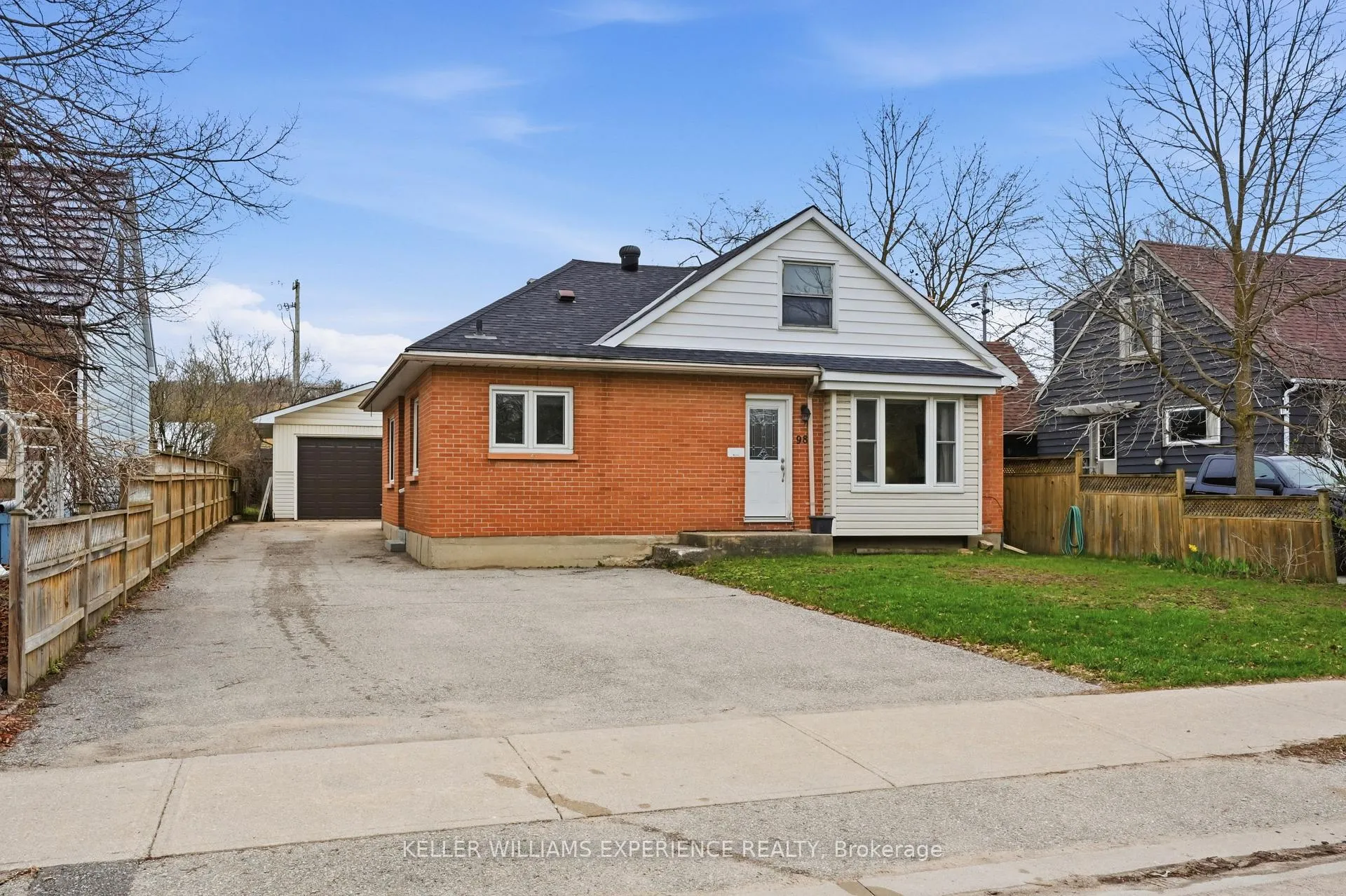 Photo 1 of 98 Donald Street, Barrie, Queen's Park — HOMEH