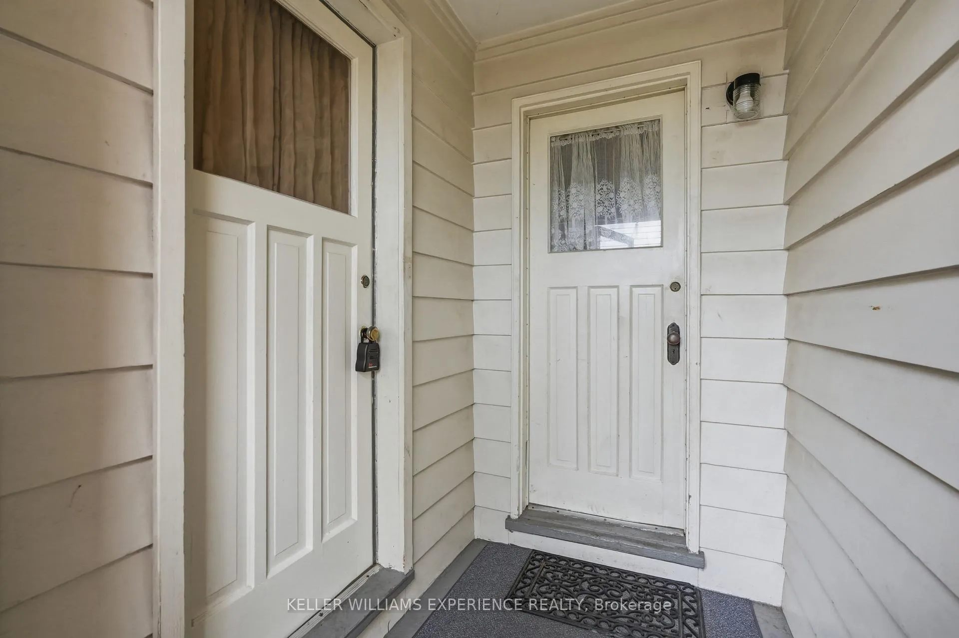 Photo 3 of 98 Donald Street, Barrie, Queen's Park — HOMEH
