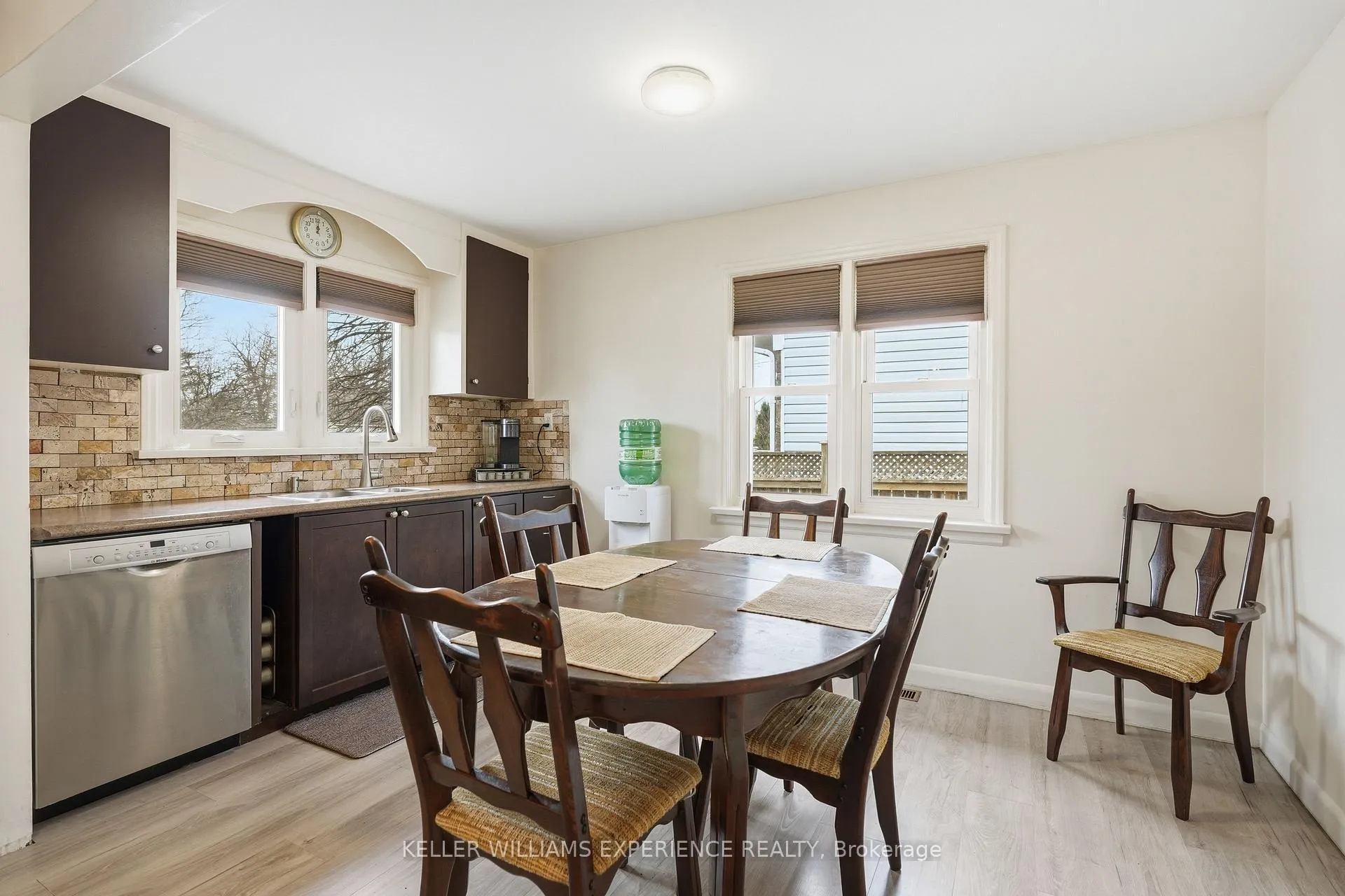 Photo 7 of 98 Donald Street, Barrie, Queen's Park — HOMEH