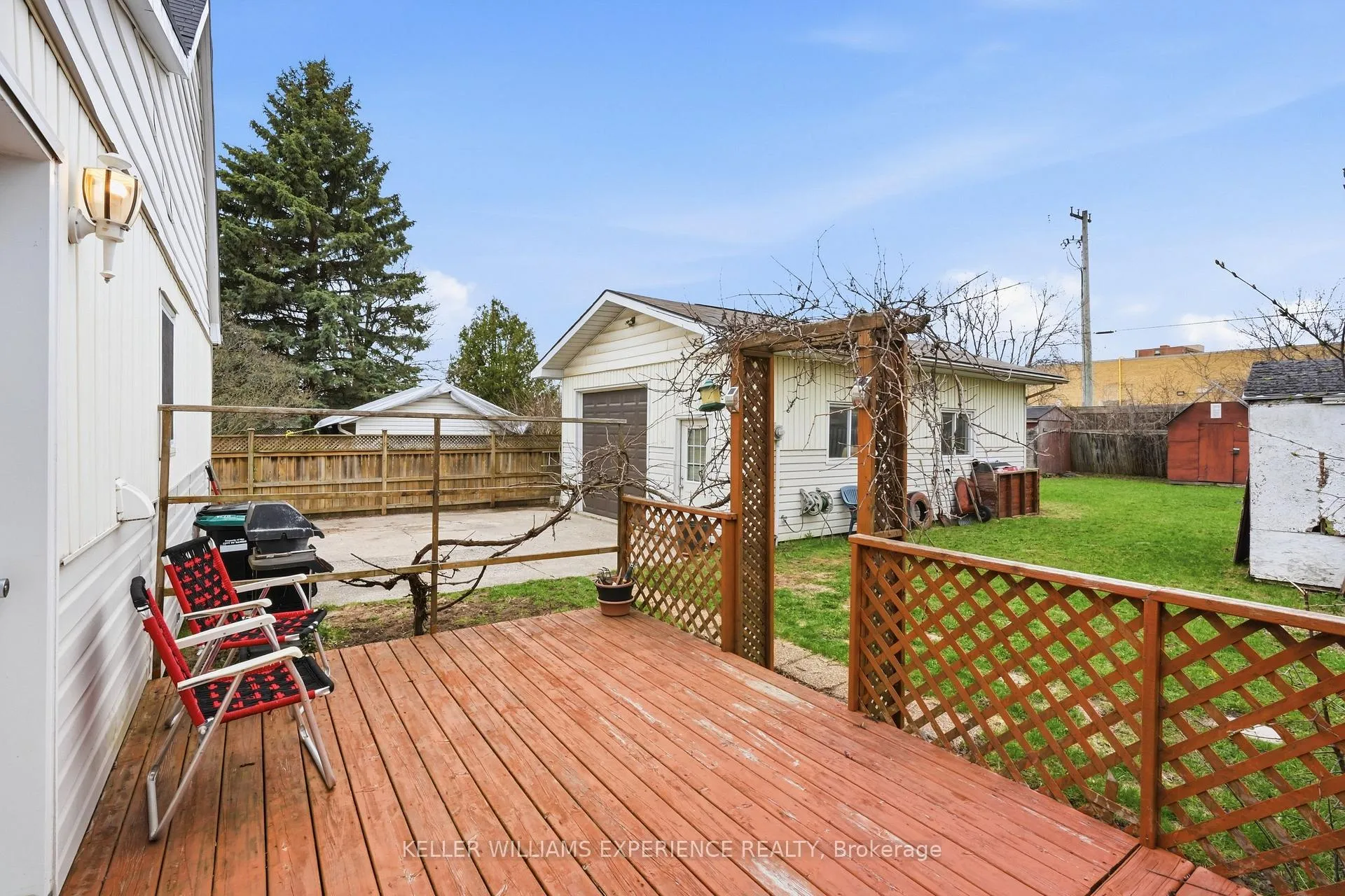 Photo 32 of 98 Donald Street, Barrie, Queen's Park — HOMEH