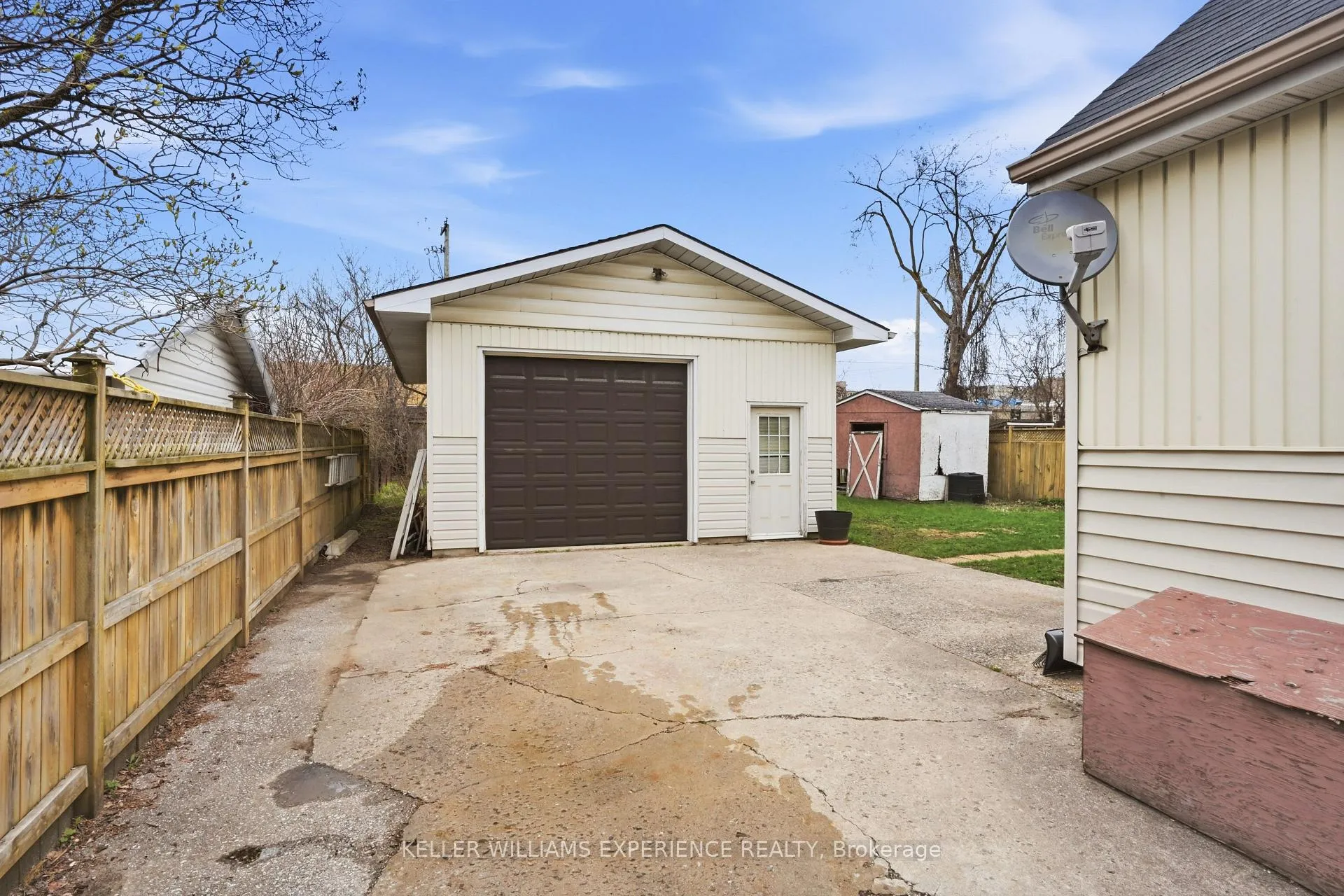 Photo 33 of 98 Donald Street, Barrie, Queen's Park — HOMEH