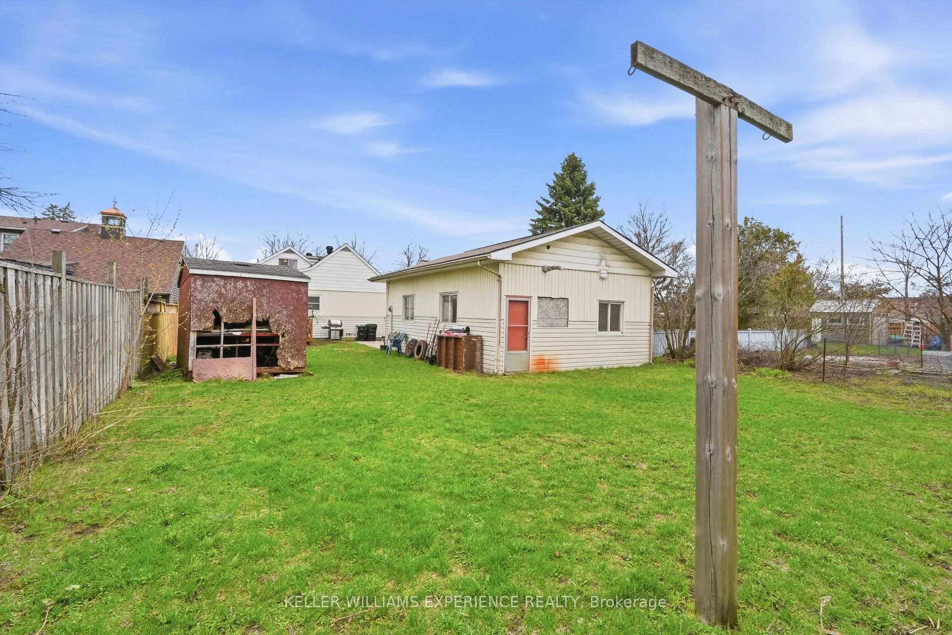 Photo 36 of 98 Donald Street, Barrie, Queen's Park — HOMEH