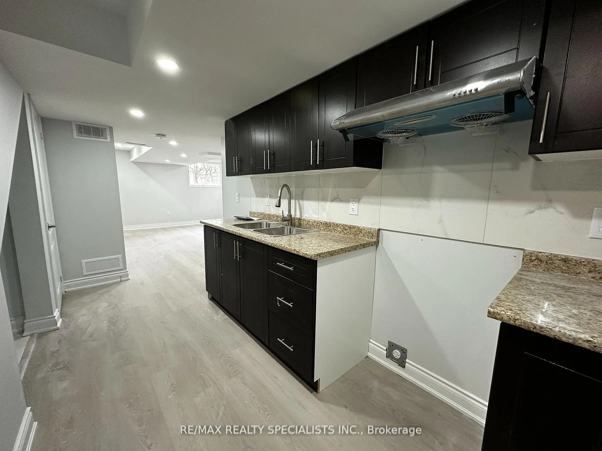 Photo 2 of Unit Lower, 43 Earlsbridge Boulevard, Brampton, Fletcher's Meadow — HOMEH