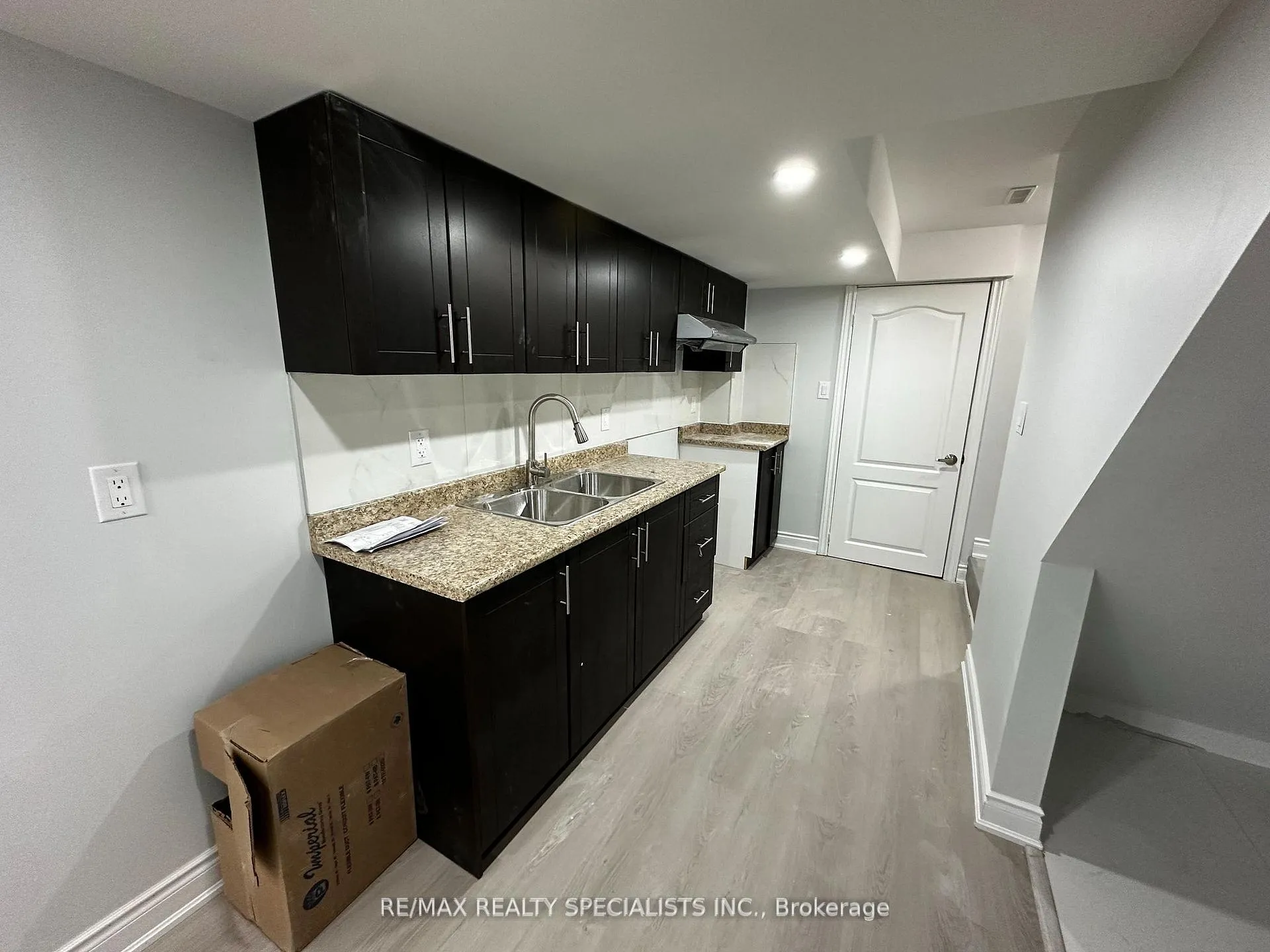 Photo 3 of Unit Lower, 43 Earlsbridge Boulevard, Brampton, Fletcher's Meadow — HOMEH