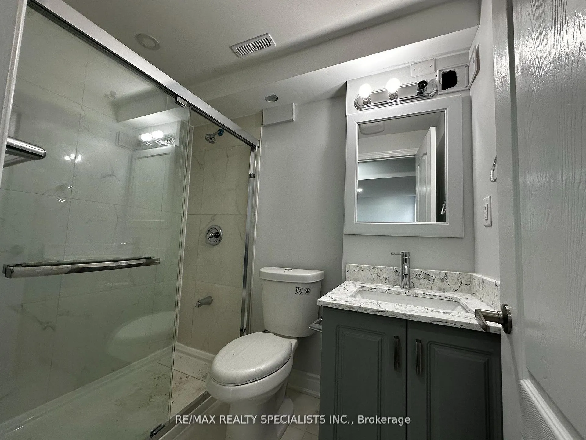 Photo 5 of Unit Lower, 43 Earlsbridge Boulevard, Brampton, Fletcher's Meadow — HOMEH