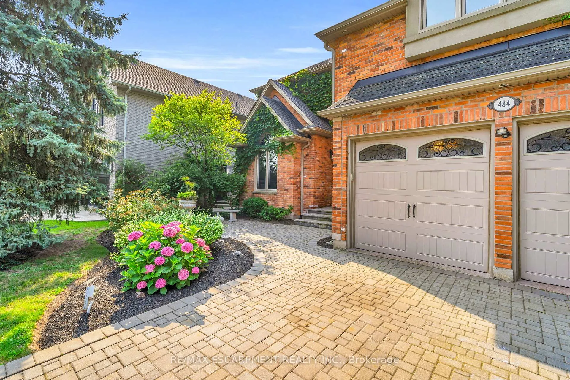 Photo 2 of 484 Bush Drive, Hamilton, Ancaster — HOMEH