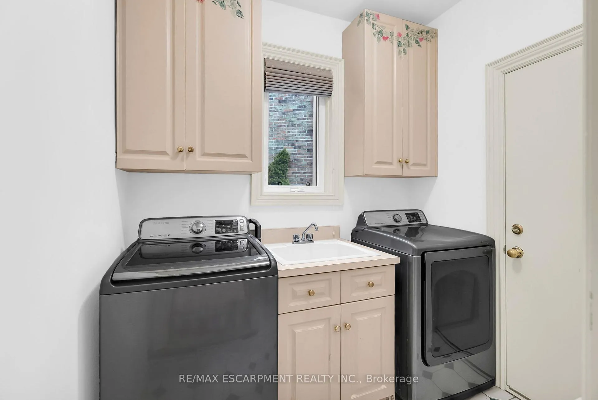 Photo 21 of 484 Bush Drive, Hamilton, Ancaster — HOMEH