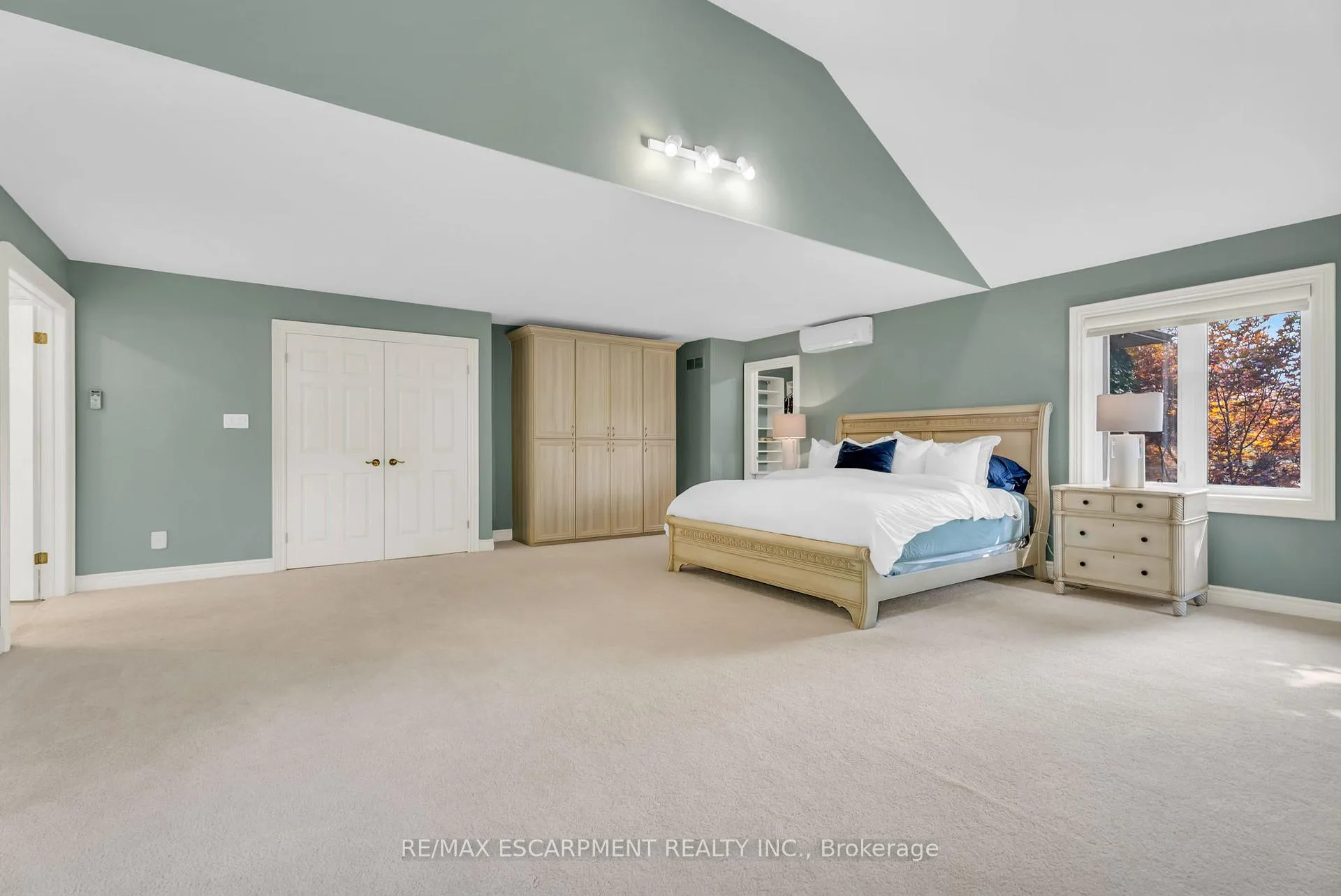 Photo 24 of 484 Bush Drive, Hamilton, Ancaster — HOMEH