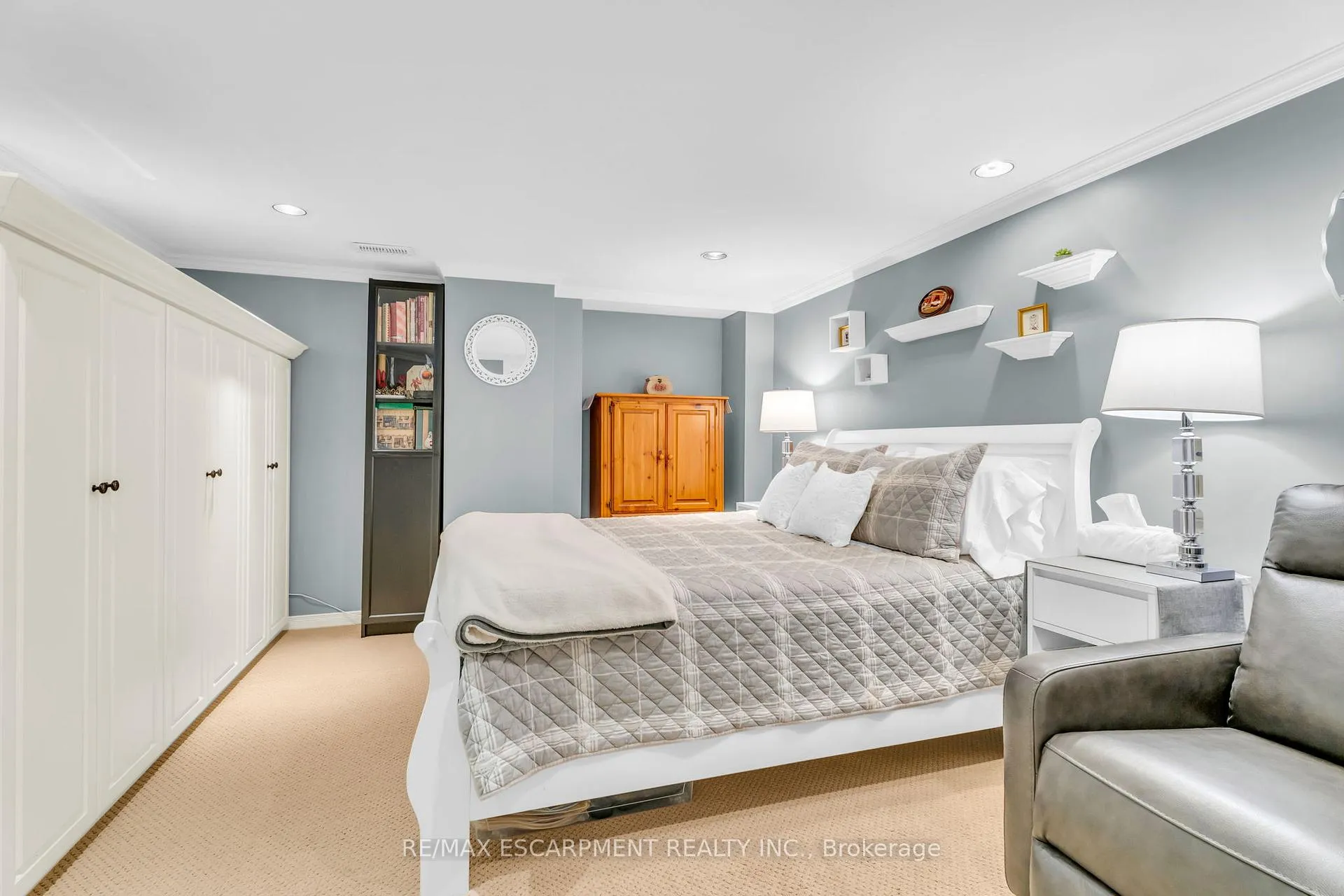 Photo 40 of 484 Bush Drive, Hamilton, Ancaster — HOMEH