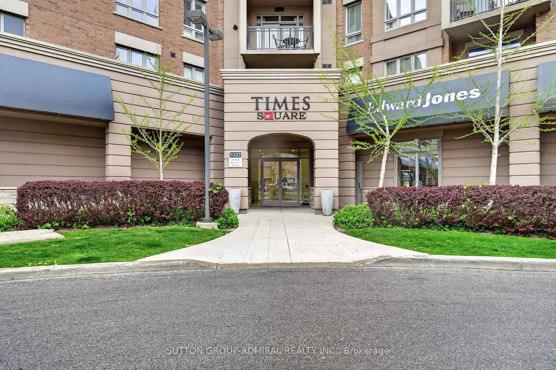 Photo 4 of Unit 304, 5327 Upper Middle Road, Burlington, Orchard — HOMEH