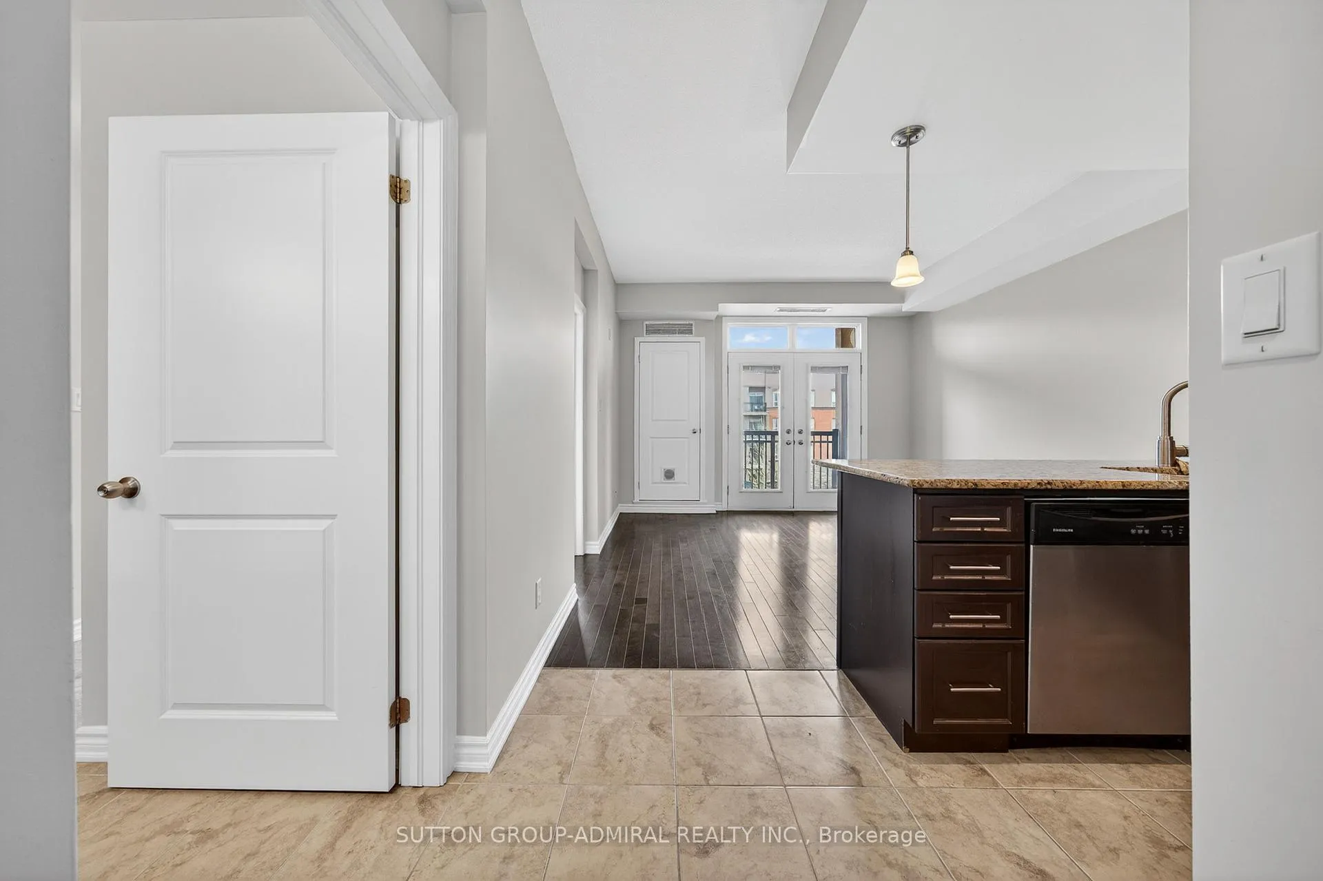 Photo 5 of Unit 304, 5327 Upper Middle Road, Burlington, Orchard — HOMEH
