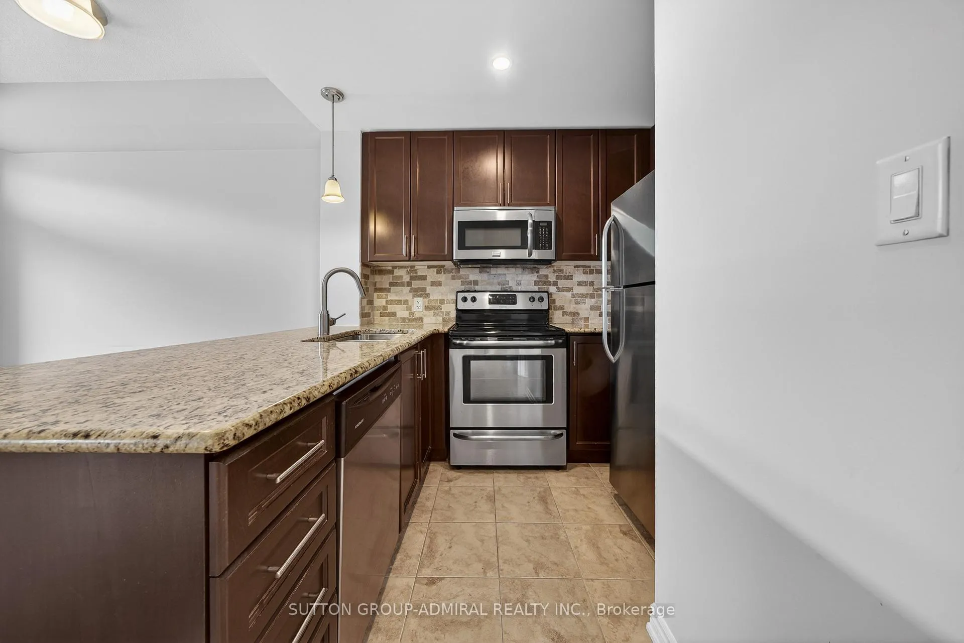 Photo 7 of Unit 304, 5327 Upper Middle Road, Burlington, Orchard — HOMEH