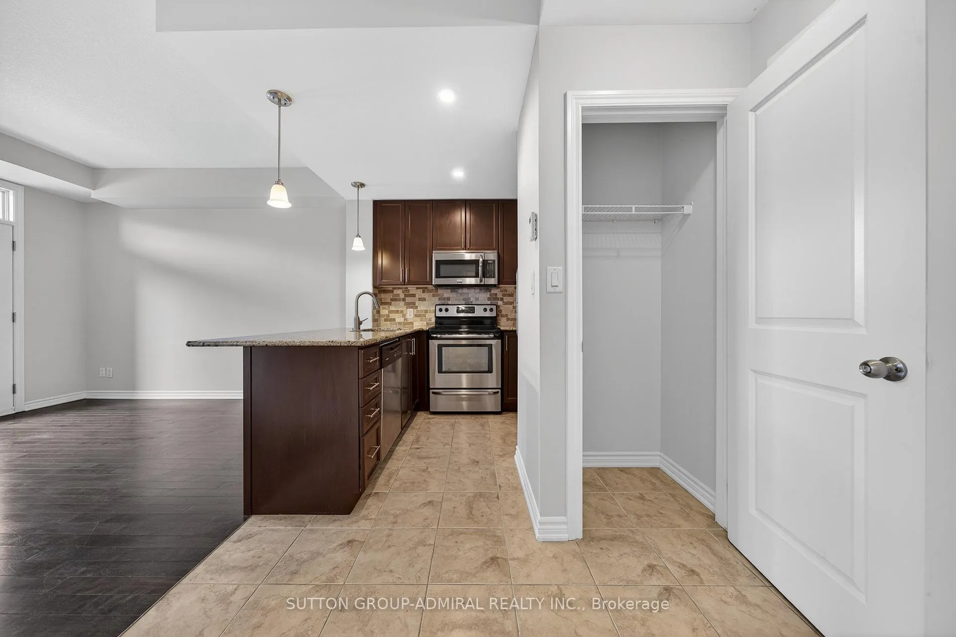 Photo 9 of Unit 304, 5327 Upper Middle Road, Burlington, Orchard — HOMEH