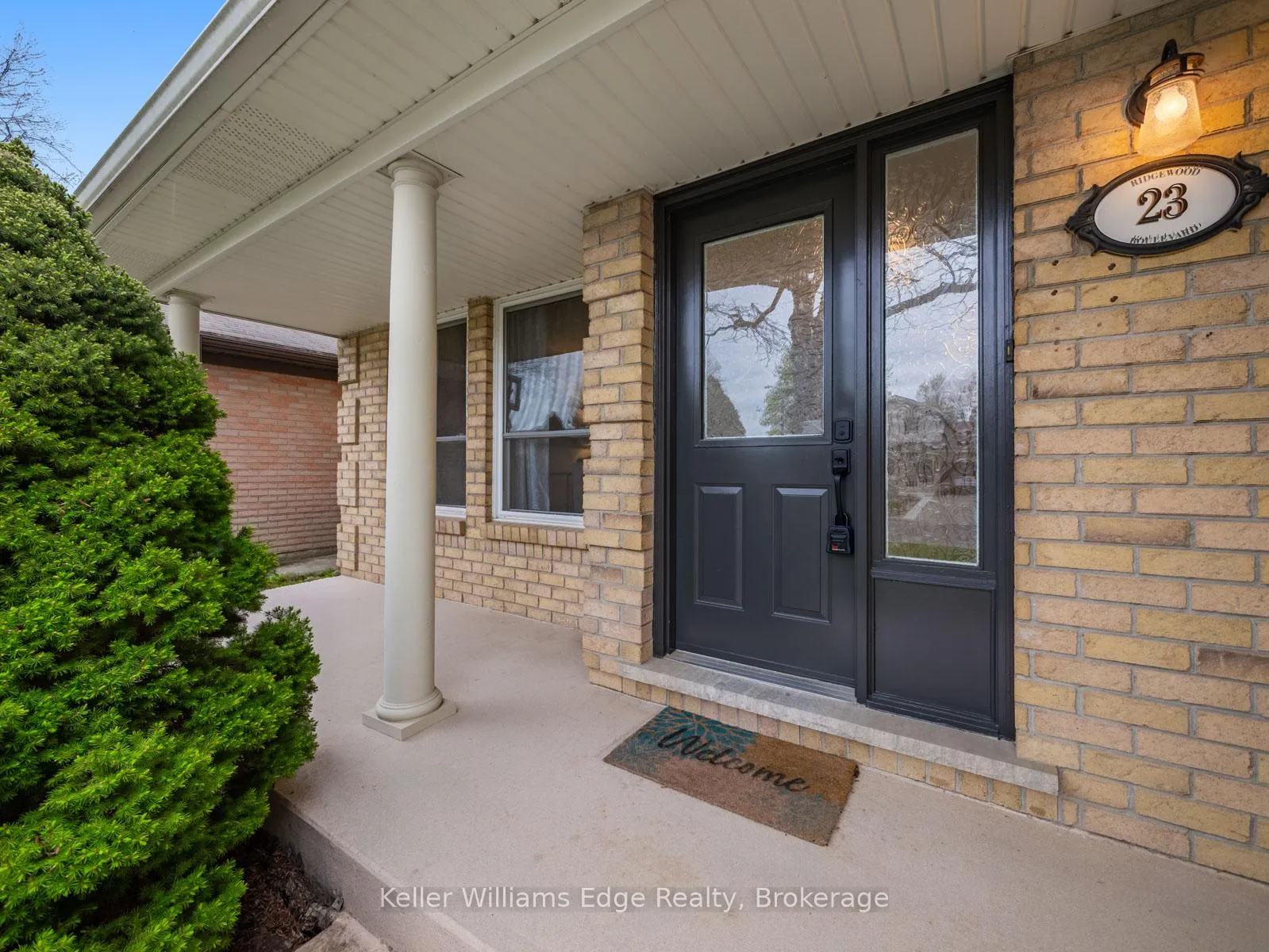 Photo 3 of 23 Ridgewood Boulevard, Hamilton, Dundas — HOMEH