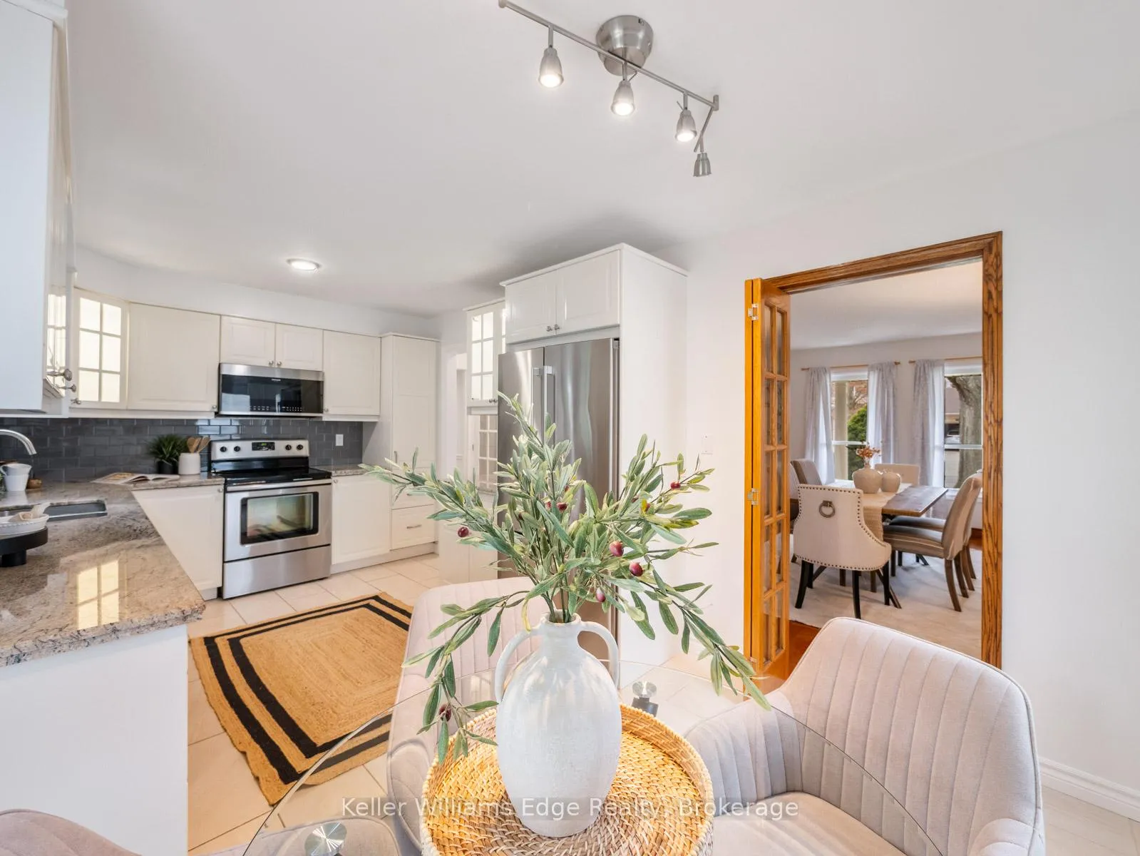 Photo 6 of 23 Ridgewood Boulevard, Hamilton, Dundas — HOMEH
