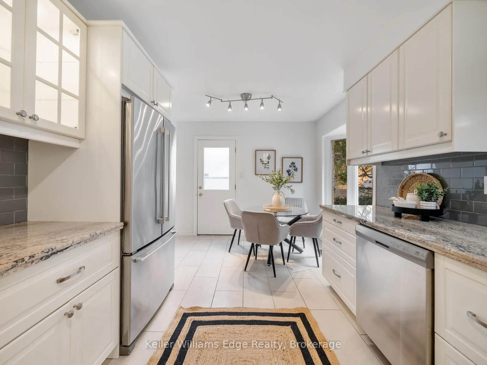 Photo 7 of 23 Ridgewood Boulevard, Hamilton, Dundas — HOMEH