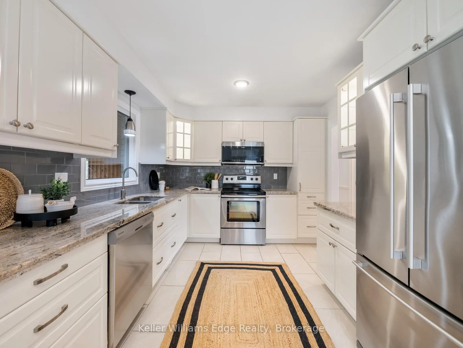 Photo 8 of 23 Ridgewood Boulevard, Hamilton, Dundas — HOMEH