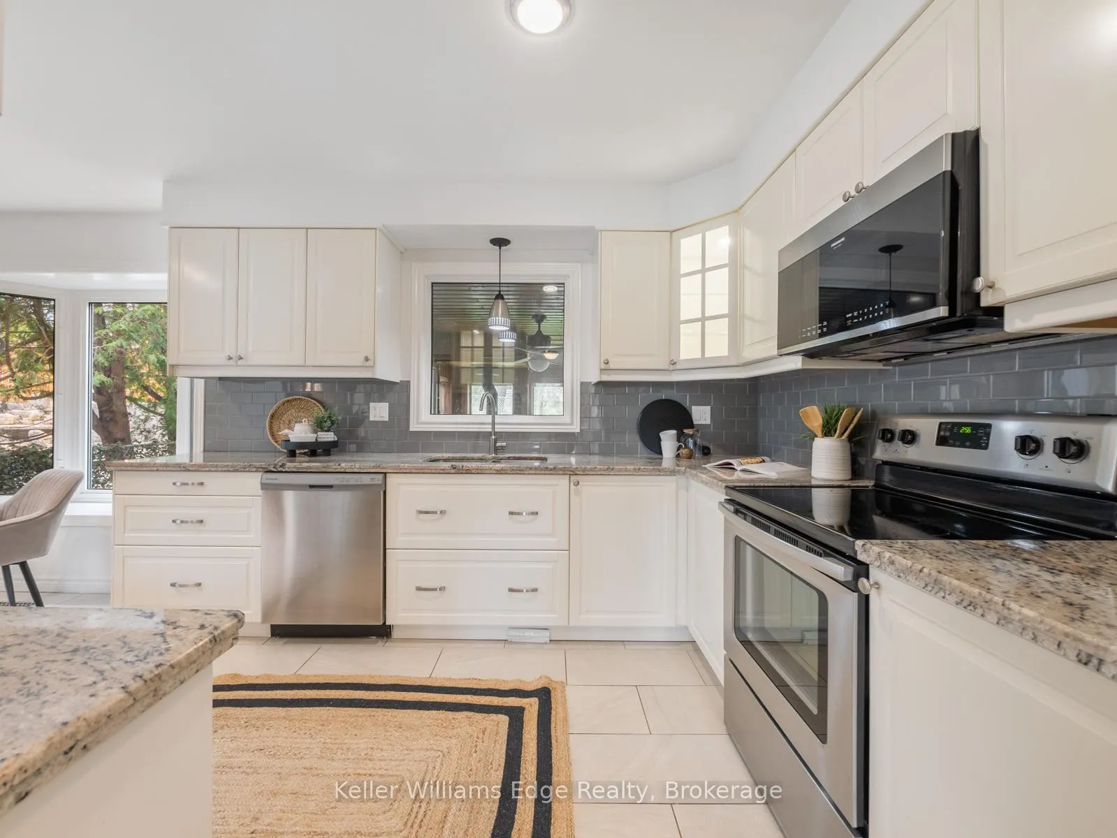 Photo 9 of 23 Ridgewood Boulevard, Hamilton, Dundas — HOMEH
