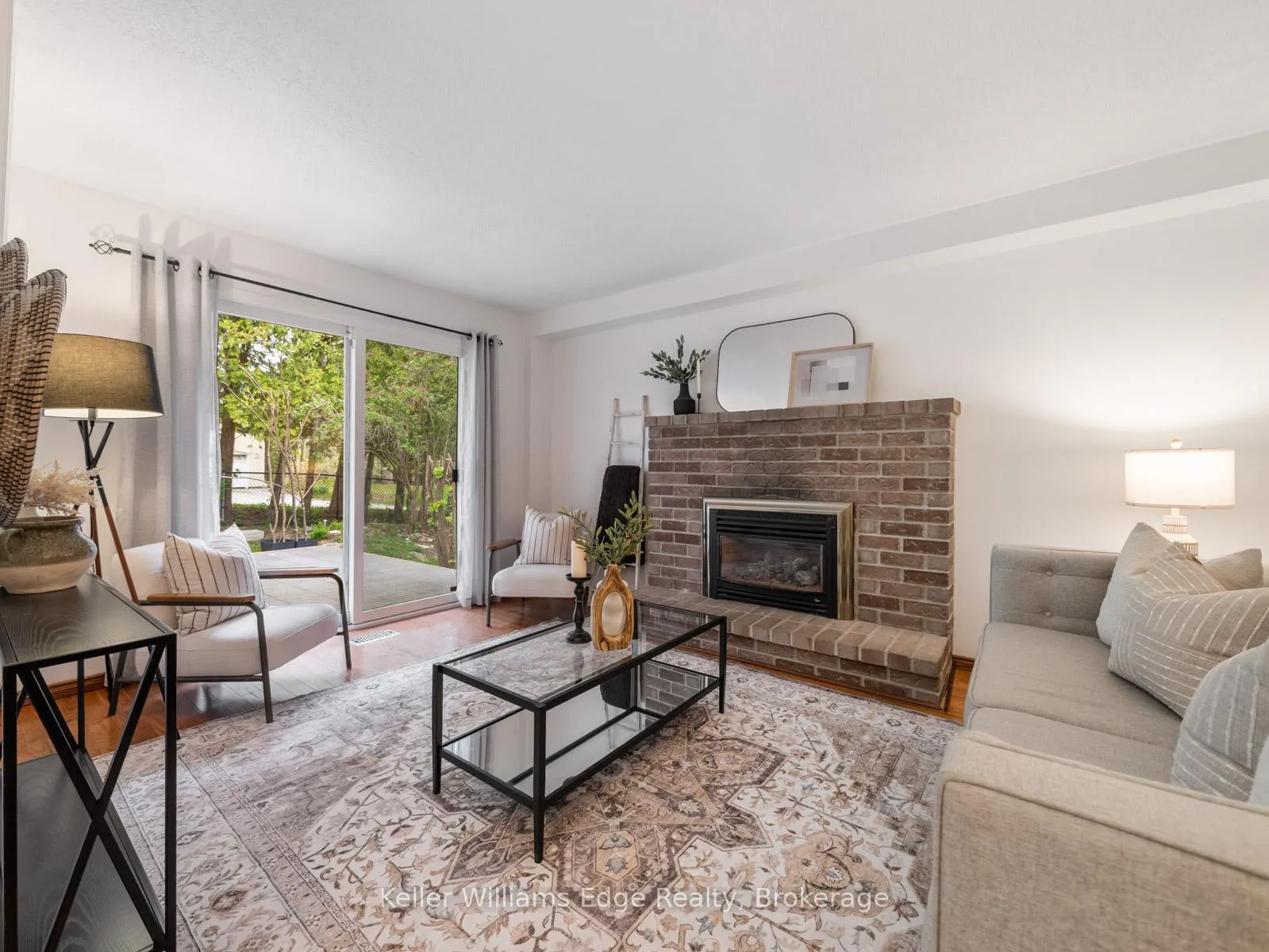 Photo 12 of 23 Ridgewood Boulevard, Hamilton, Dundas — HOMEH